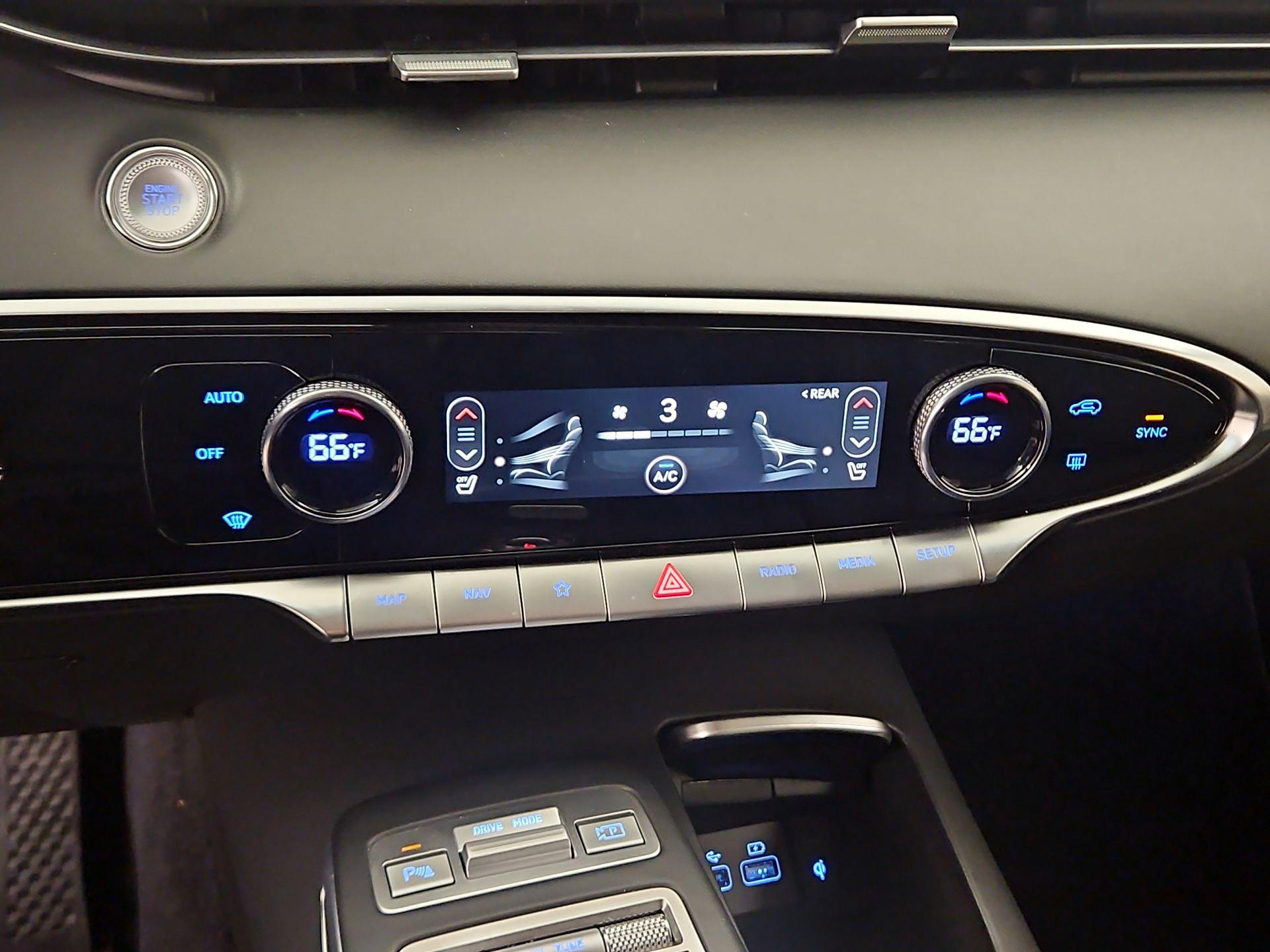 Thumbnail: 2023 Genesis GV70 - 17