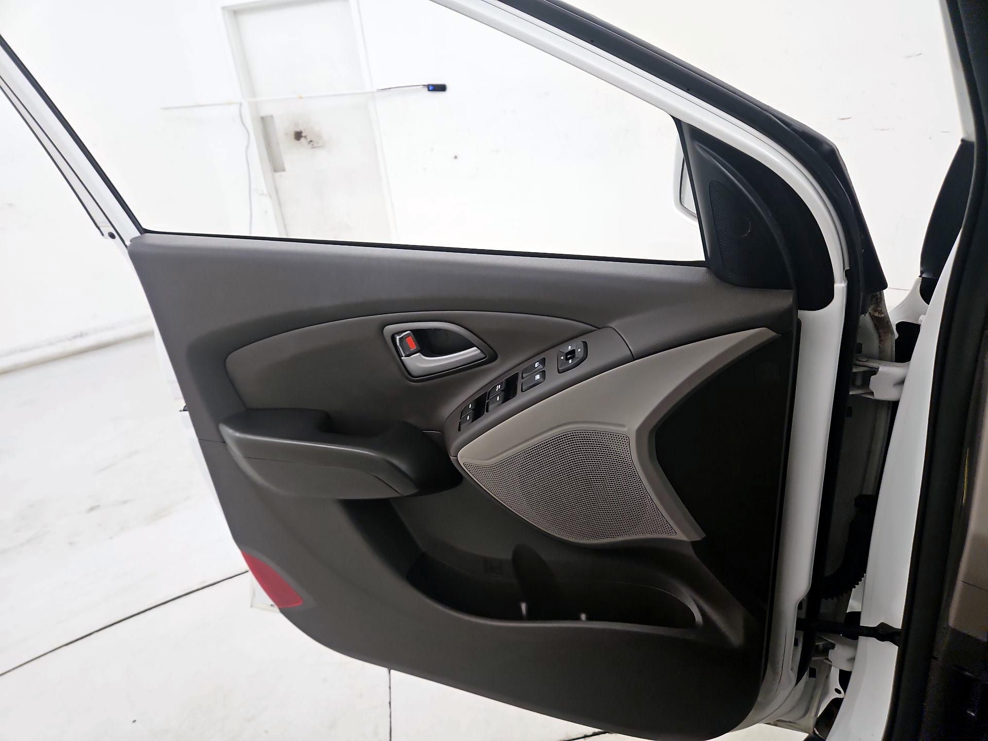 Thumbnail: 2015 Hyundai Tucson - 12