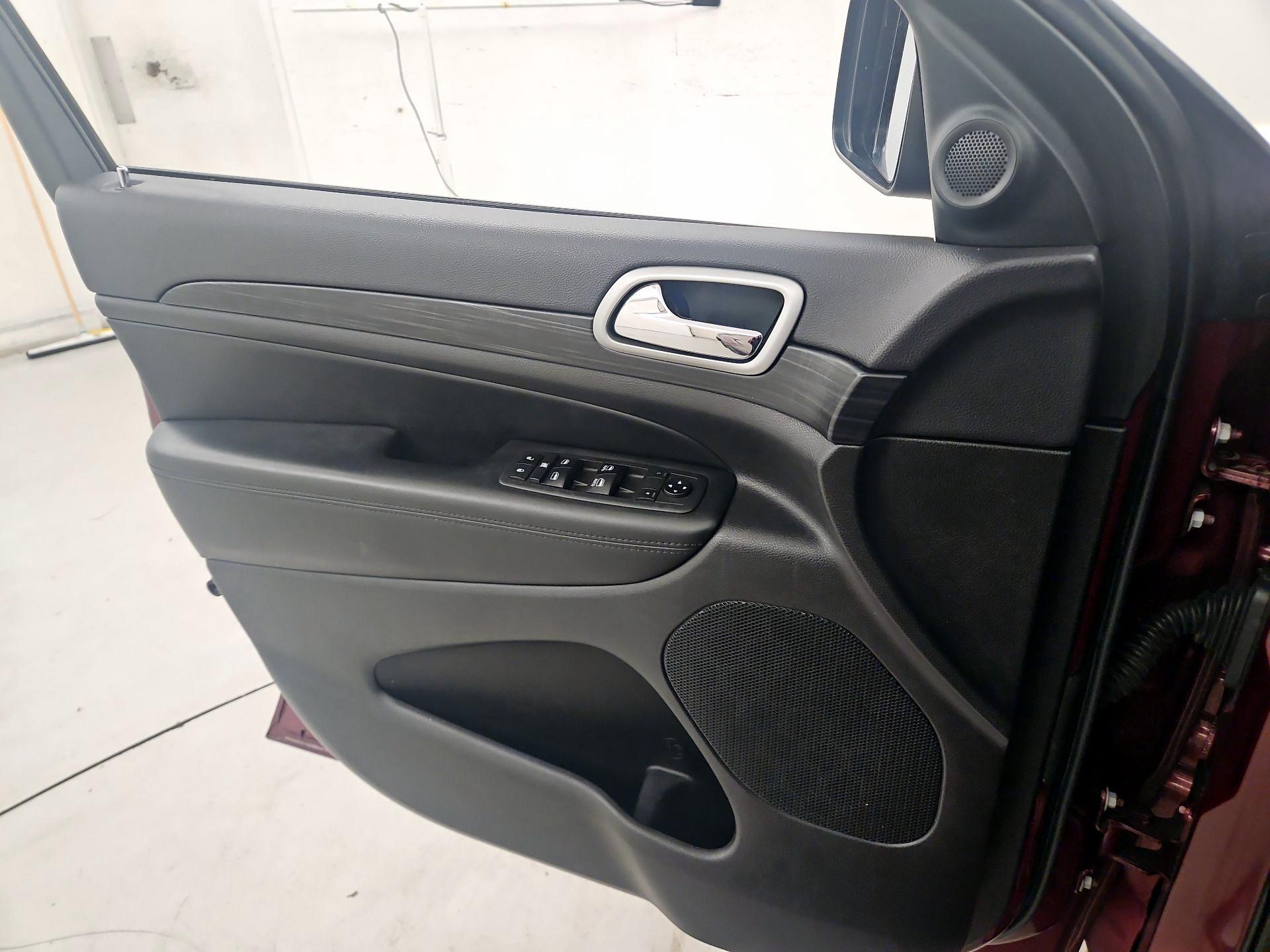 Thumbnail: 2019 Jeep Grand Cherokee - 12