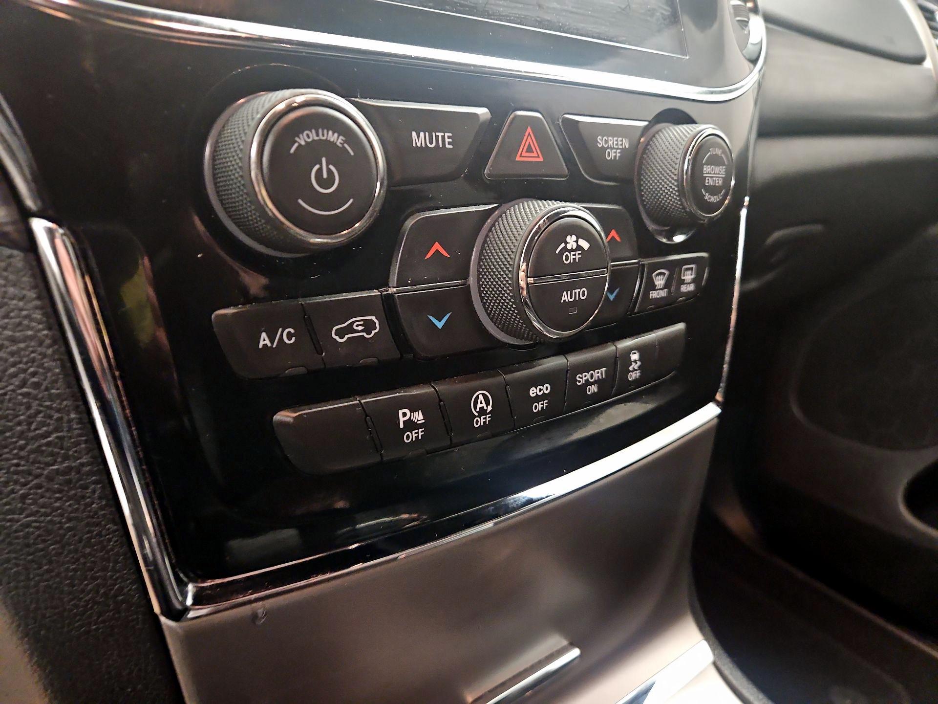 Thumbnail: 2019 Jeep Grand Cherokee - 17