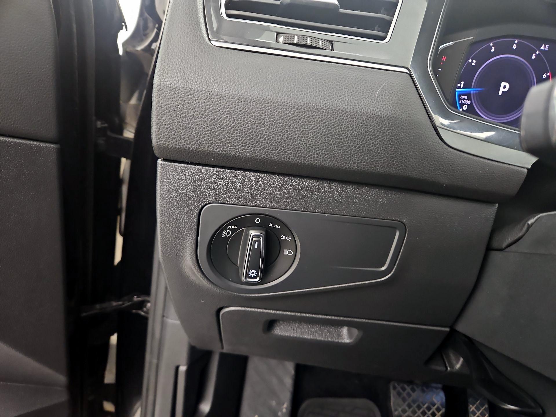 Thumbnail: 2020 Volkswagen Tiguan - 13