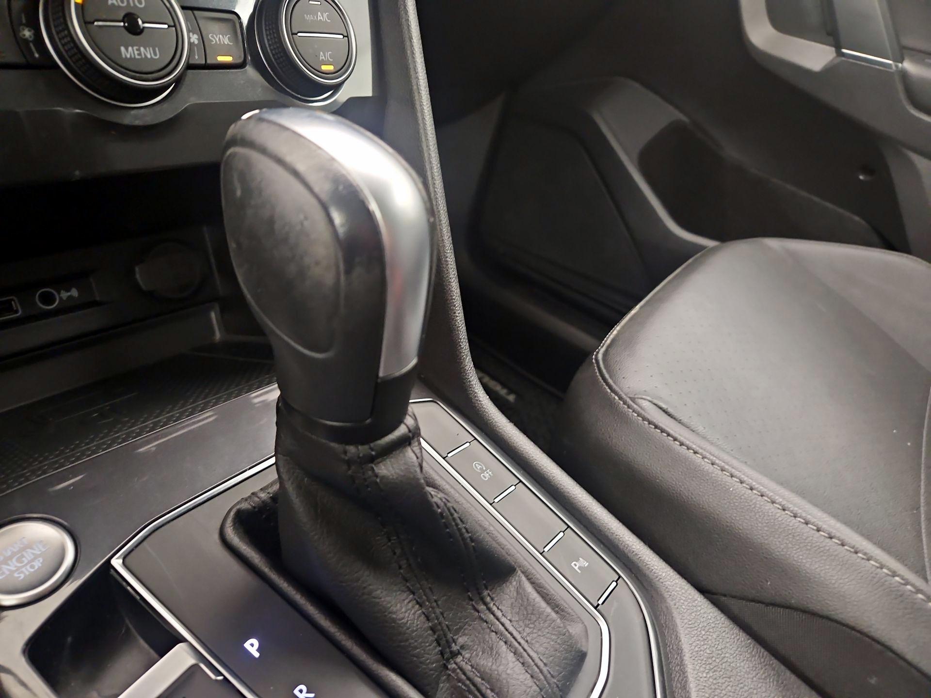 Thumbnail: 2020 Volkswagen Tiguan - 17