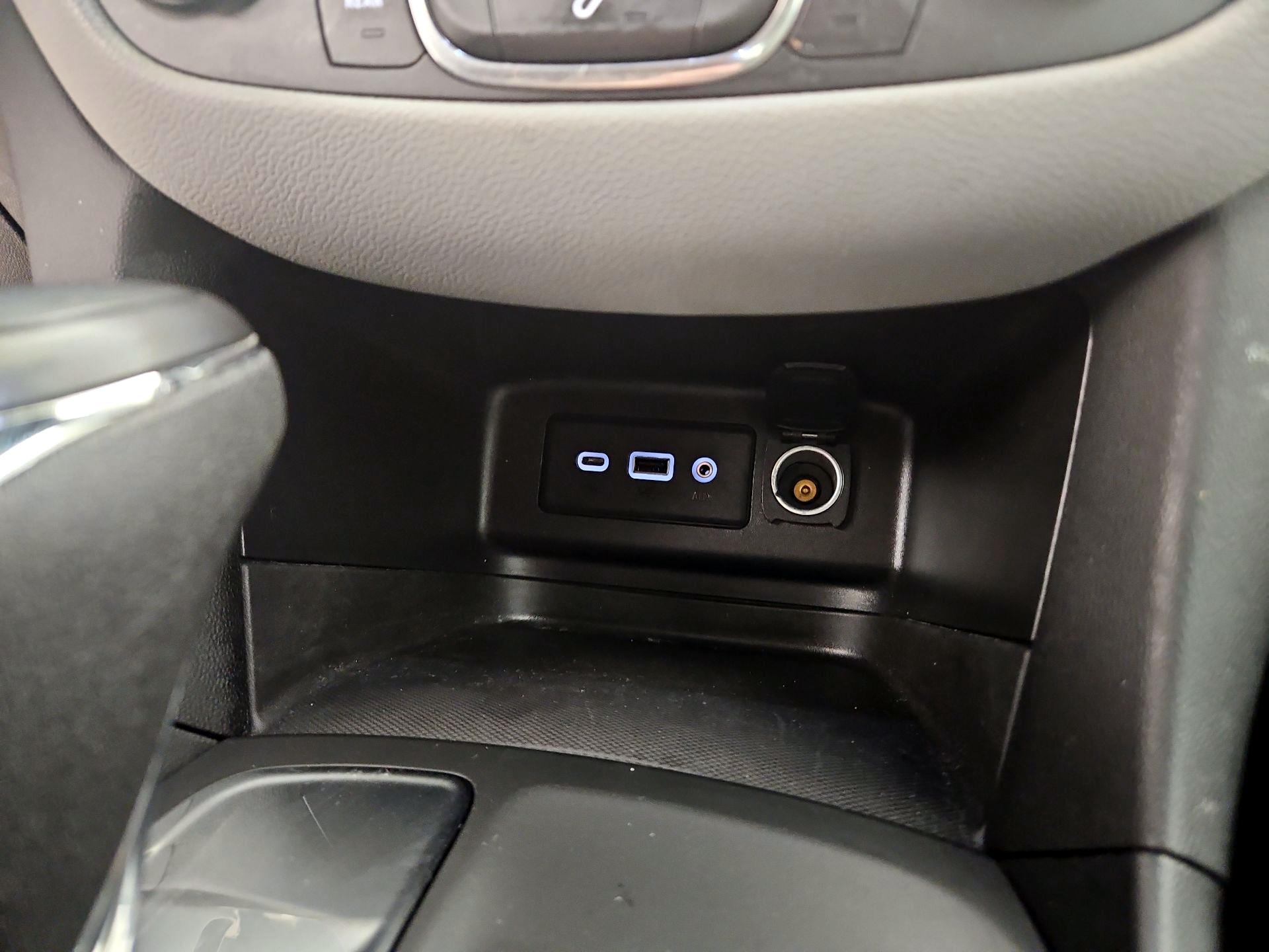 Thumbnail: 2019 Chevrolet Equinox - 18