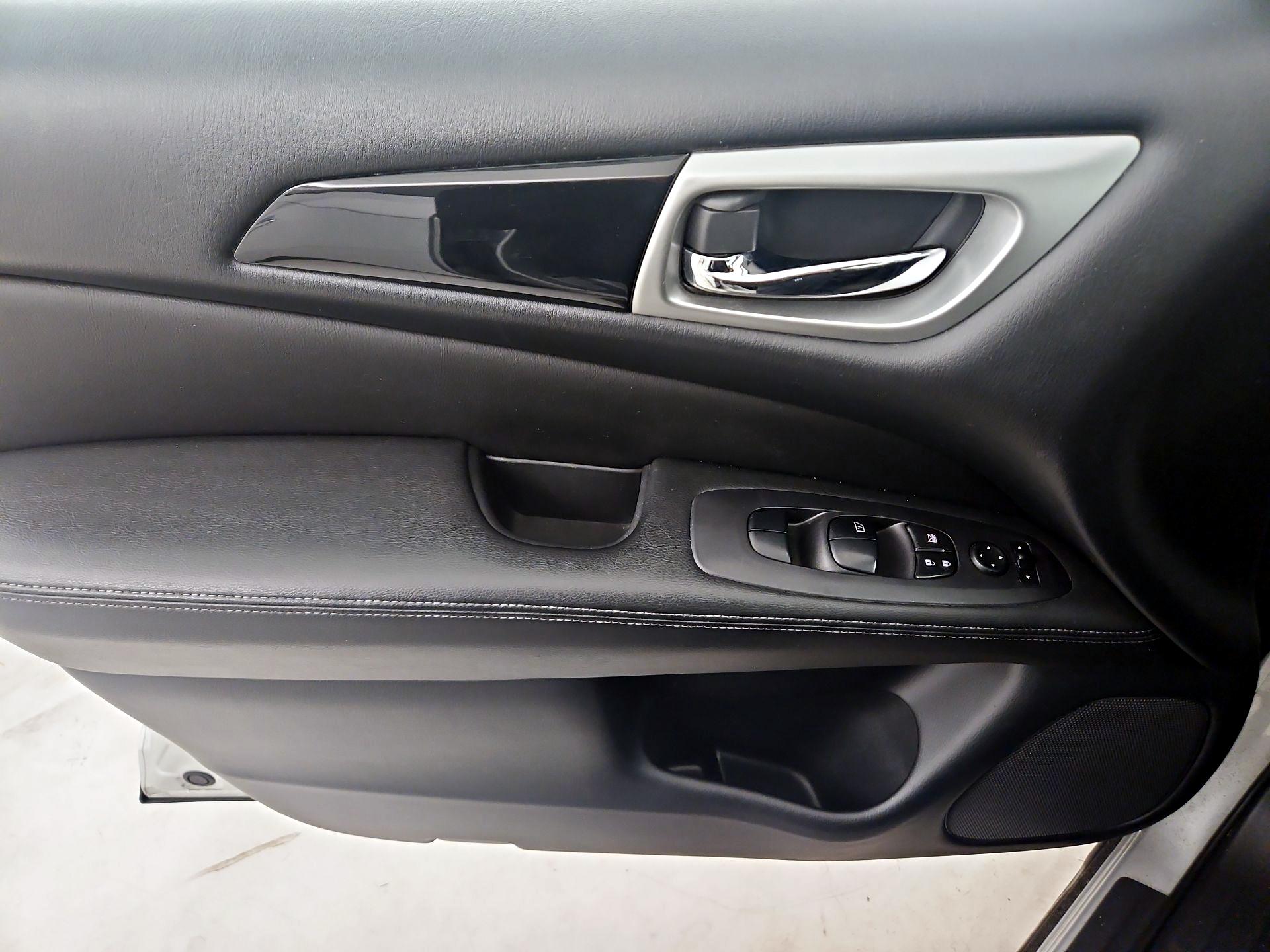 Thumbnail: 2019 Nissan Pathfinder - 12