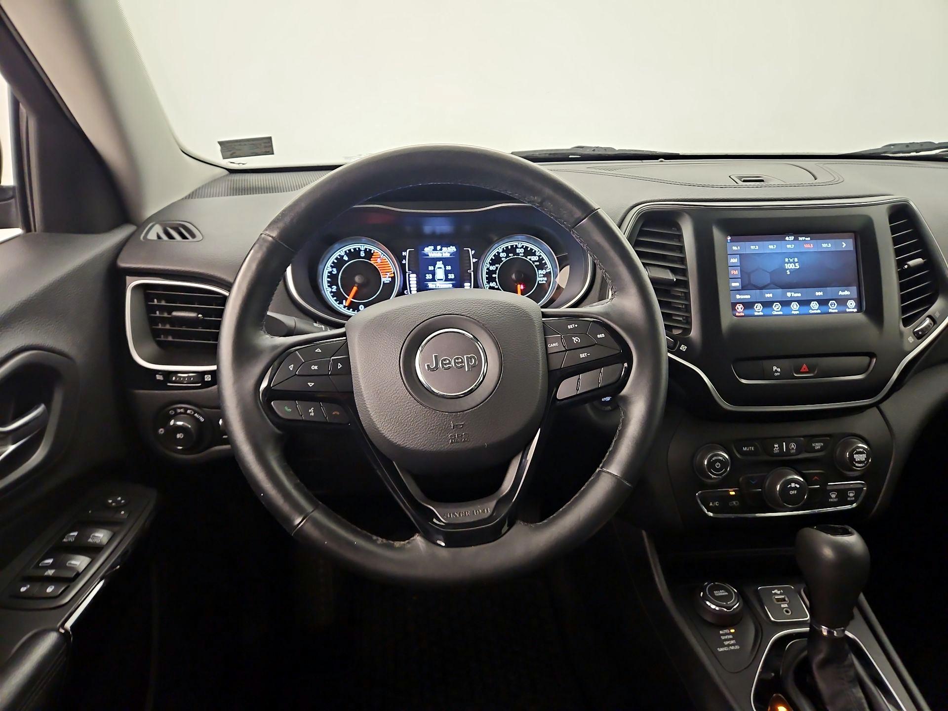 Thumbnail: 2019 Jeep Cherokee - 10