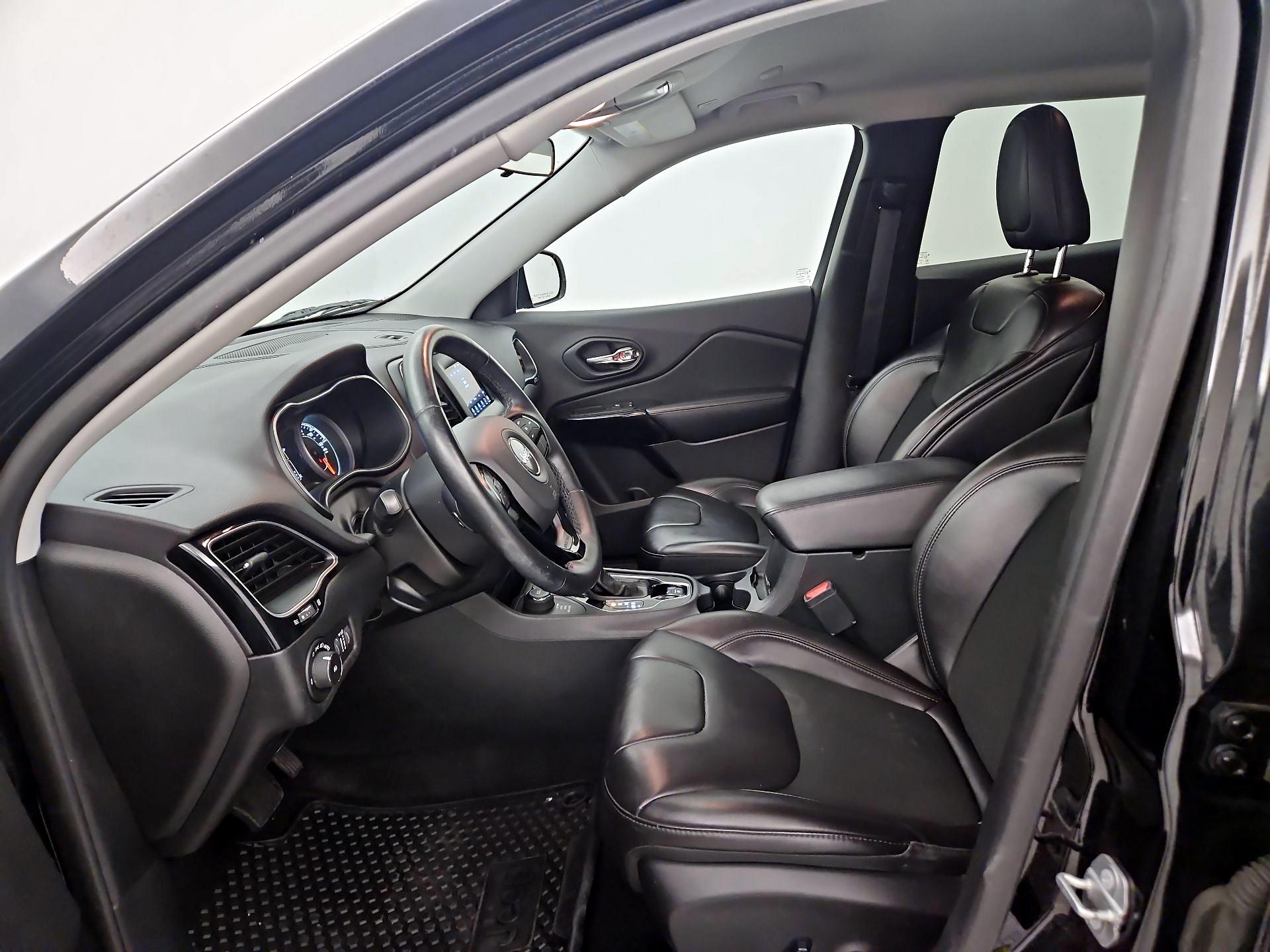 Thumbnail: 2019 Jeep Cherokee - 11