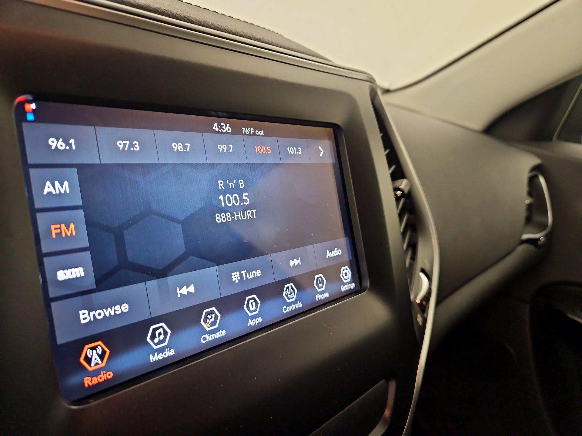 Thumbnail: 2019 Jeep Cherokee - 15