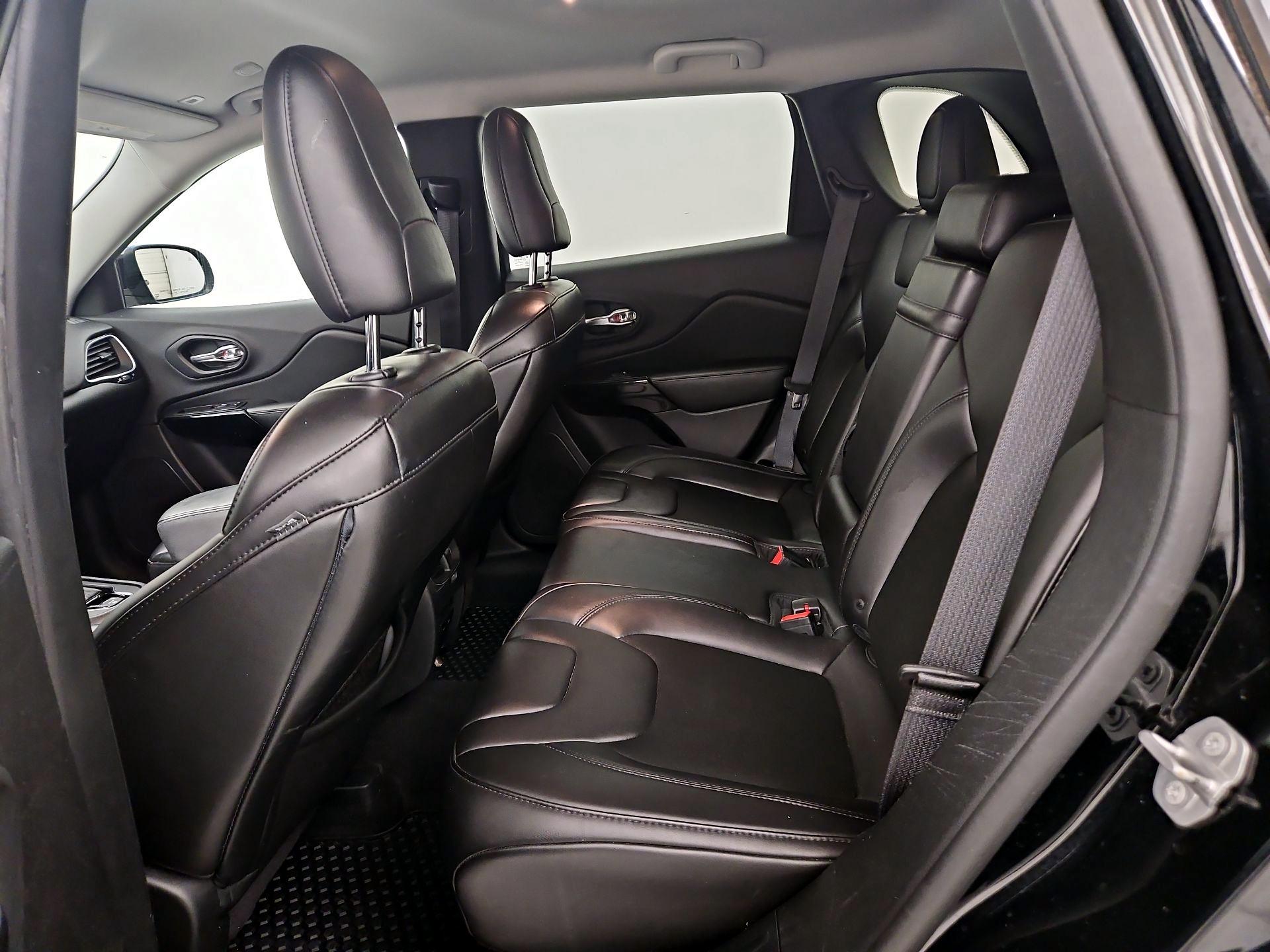 Thumbnail: 2019 Jeep Cherokee - 19