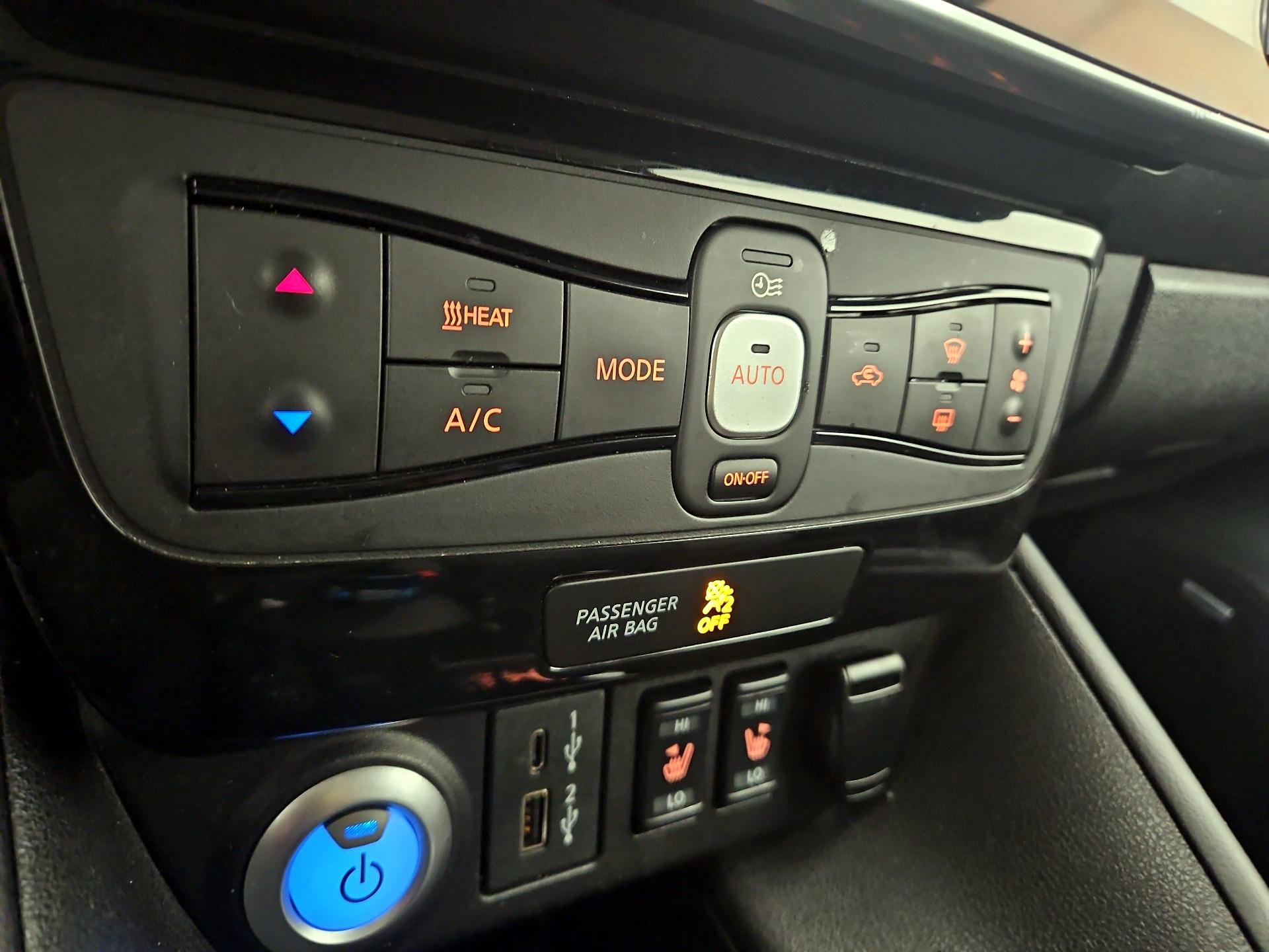 Thumbnail: 2020 Nissan Leaf - 17