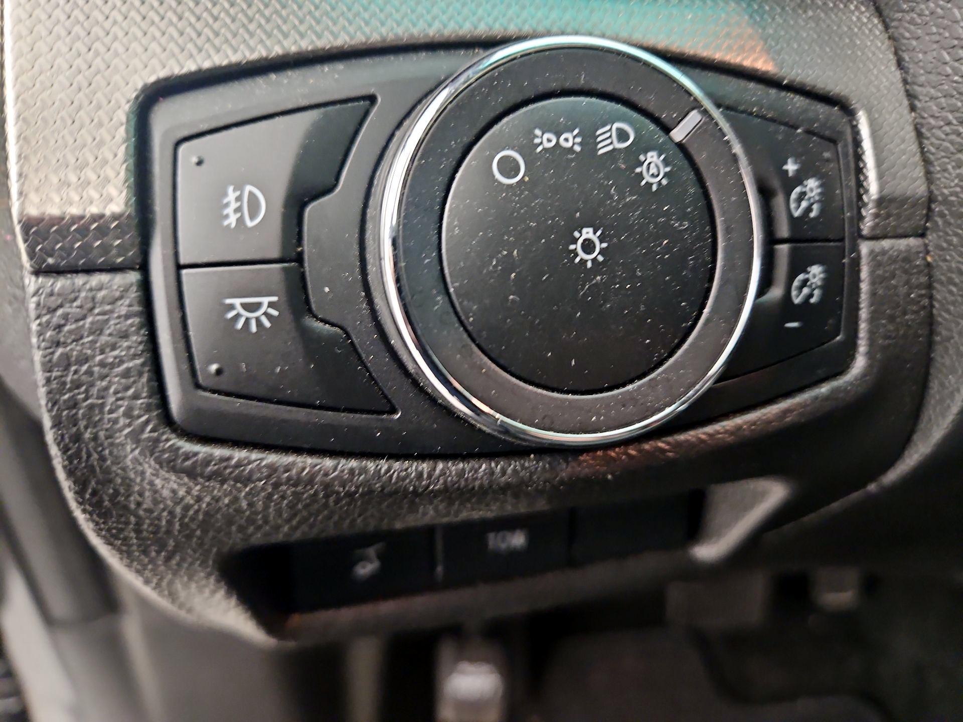 Thumbnail: 2015 Ford Explorer - 13