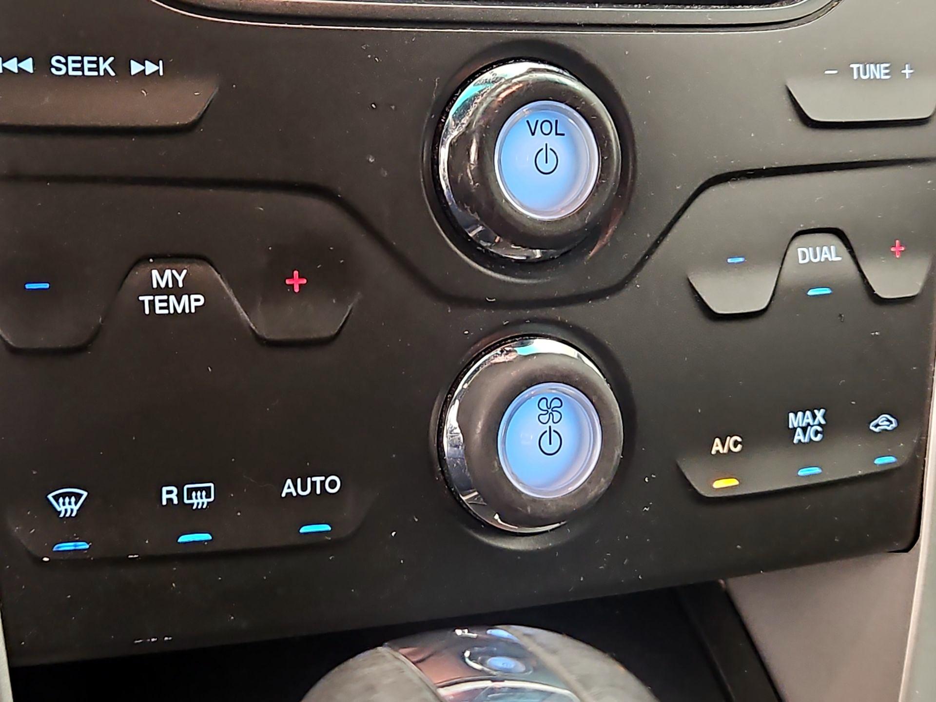 Thumbnail: 2015 Ford Explorer - 17