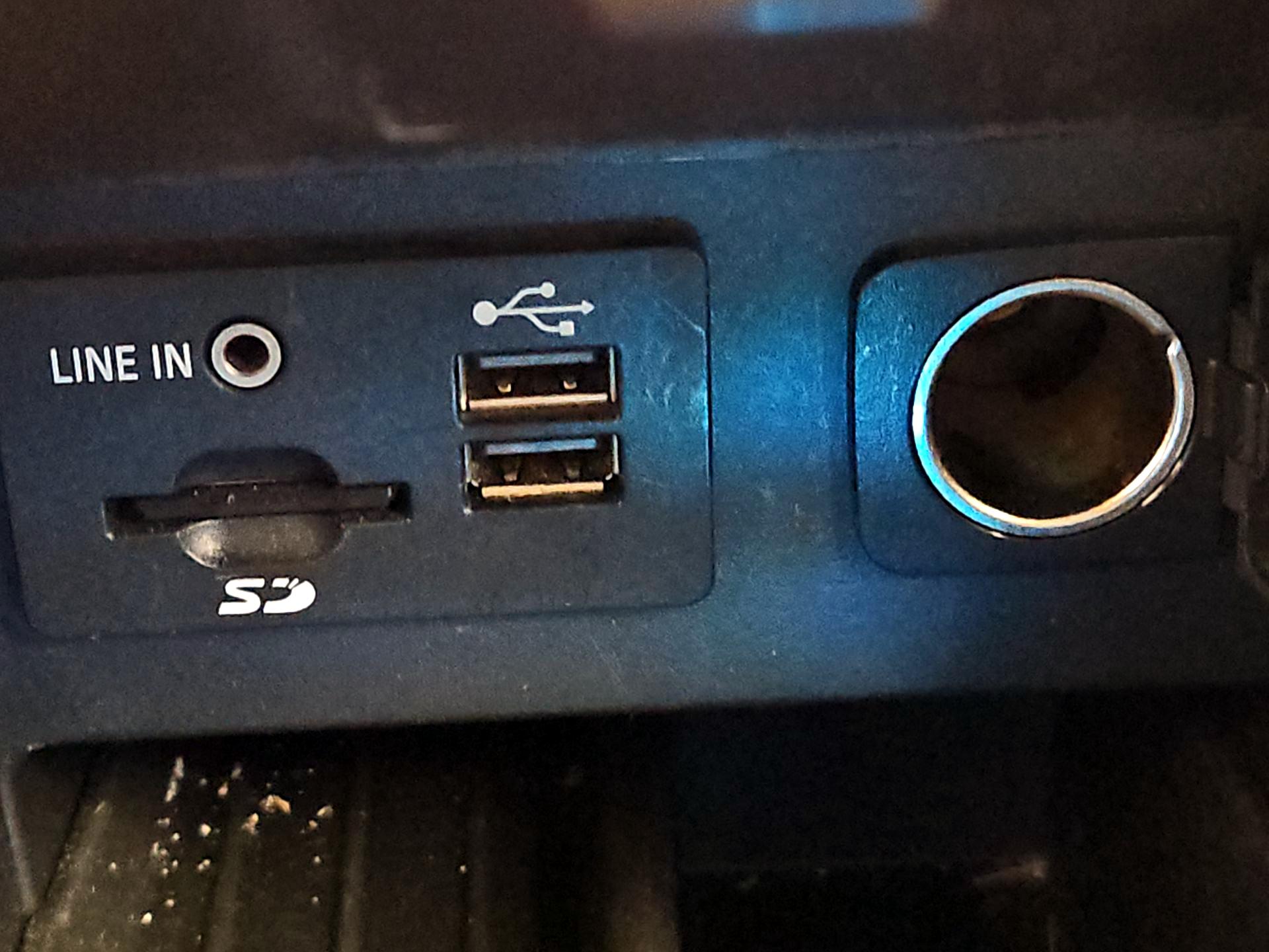 Thumbnail: 2015 Ford Explorer - 19