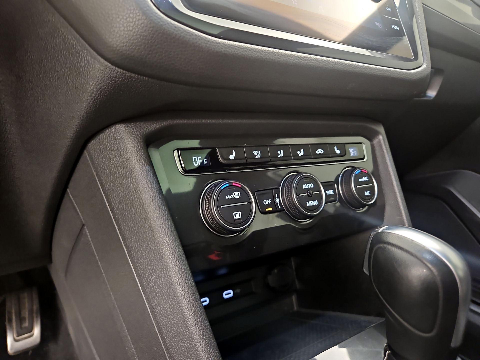 Thumbnail: 2021 Volkswagen Tiguan - 16