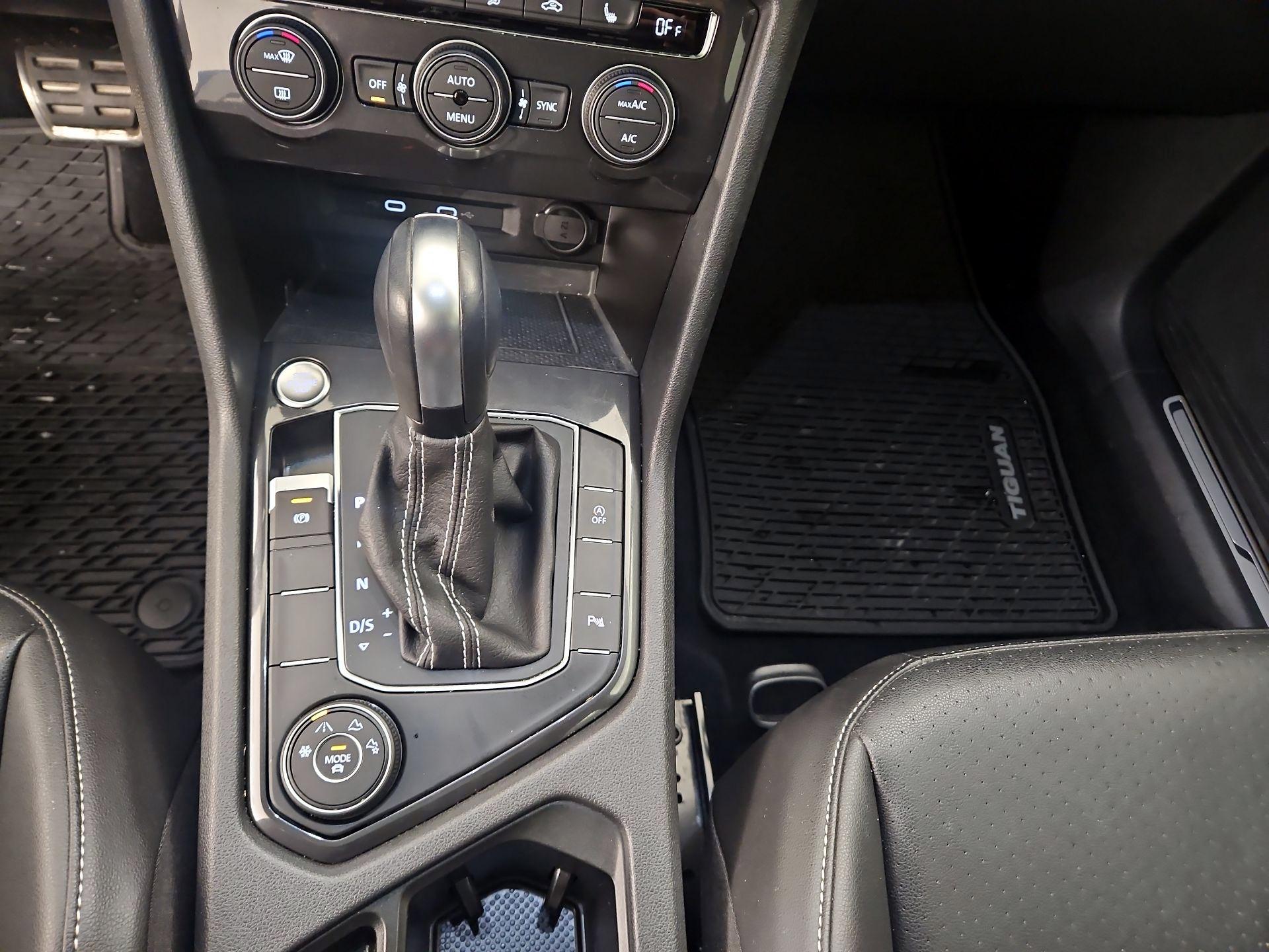 Thumbnail: 2021 Volkswagen Tiguan - 17