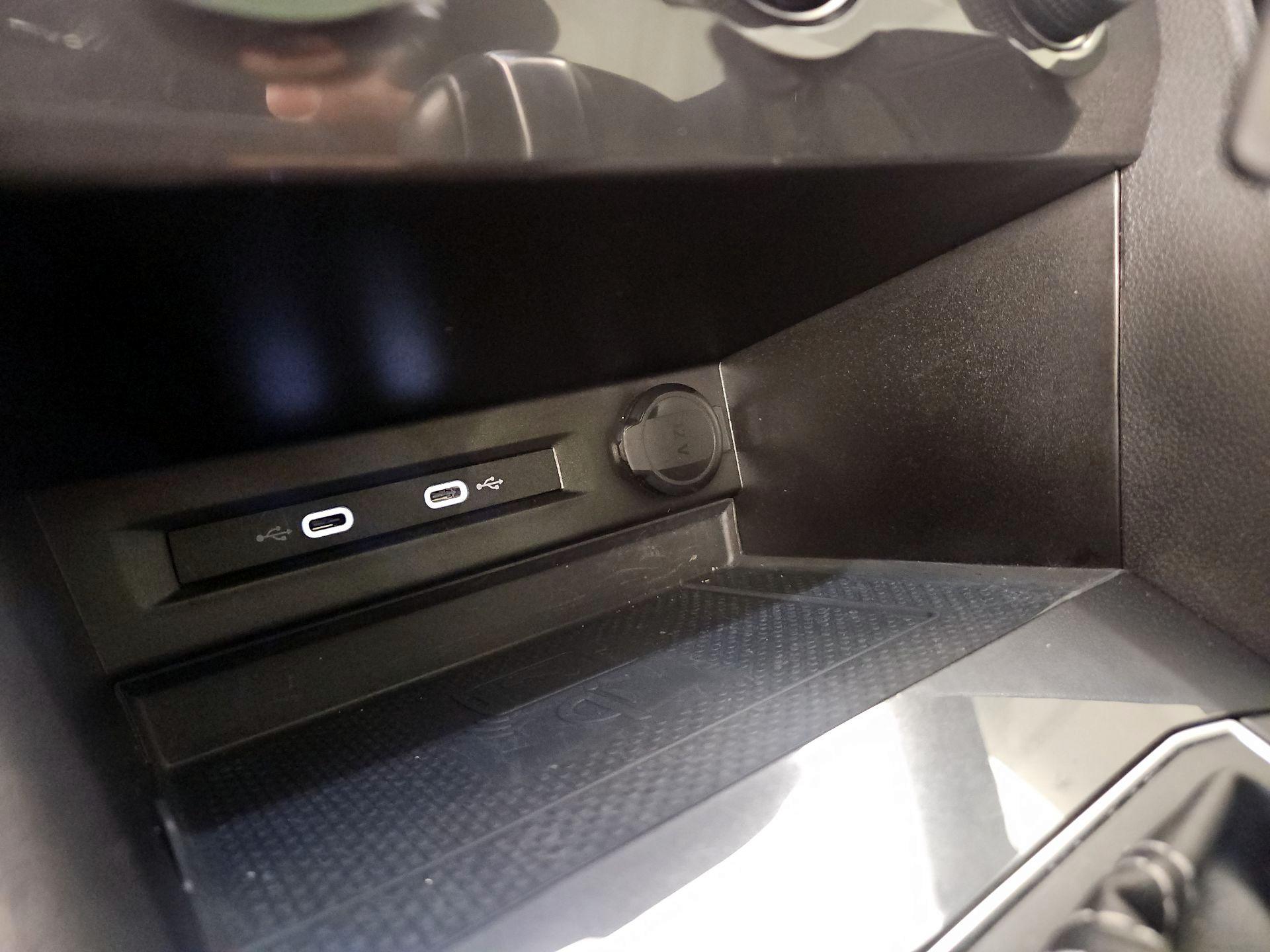 Thumbnail: 2021 Volkswagen Tiguan - 18