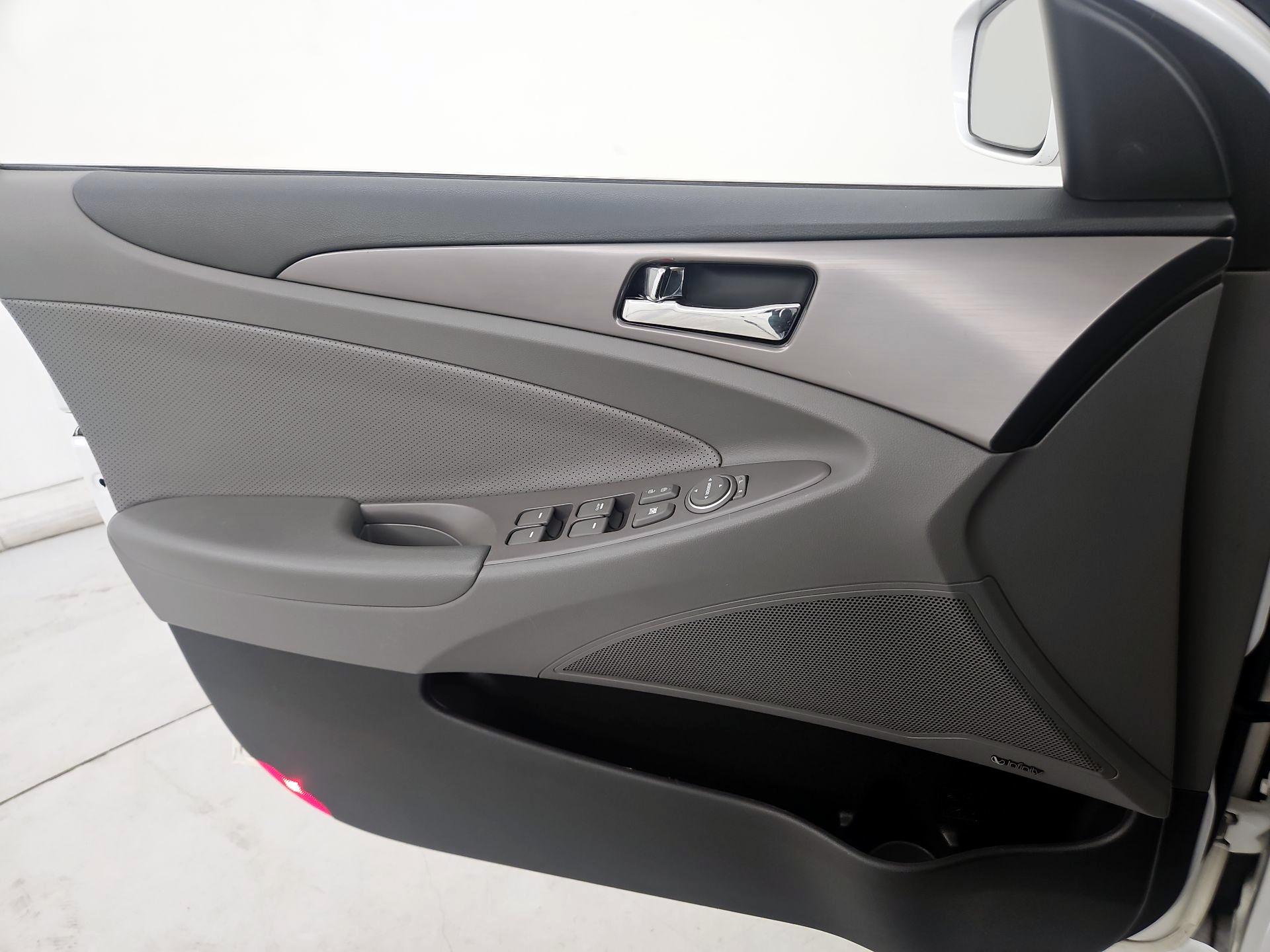 Thumbnail: 2015 Hyundai Sonata - 12