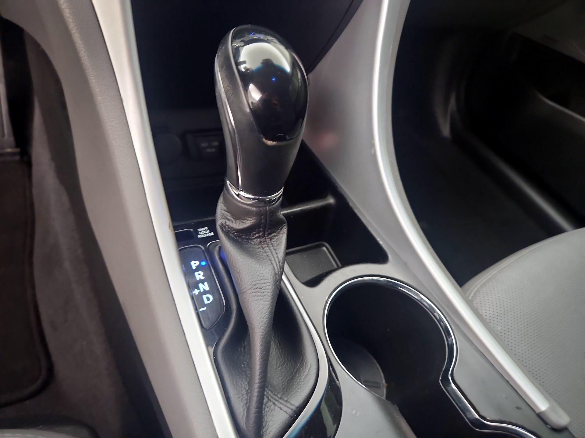 Thumbnail: 2015 Hyundai Sonata - 18