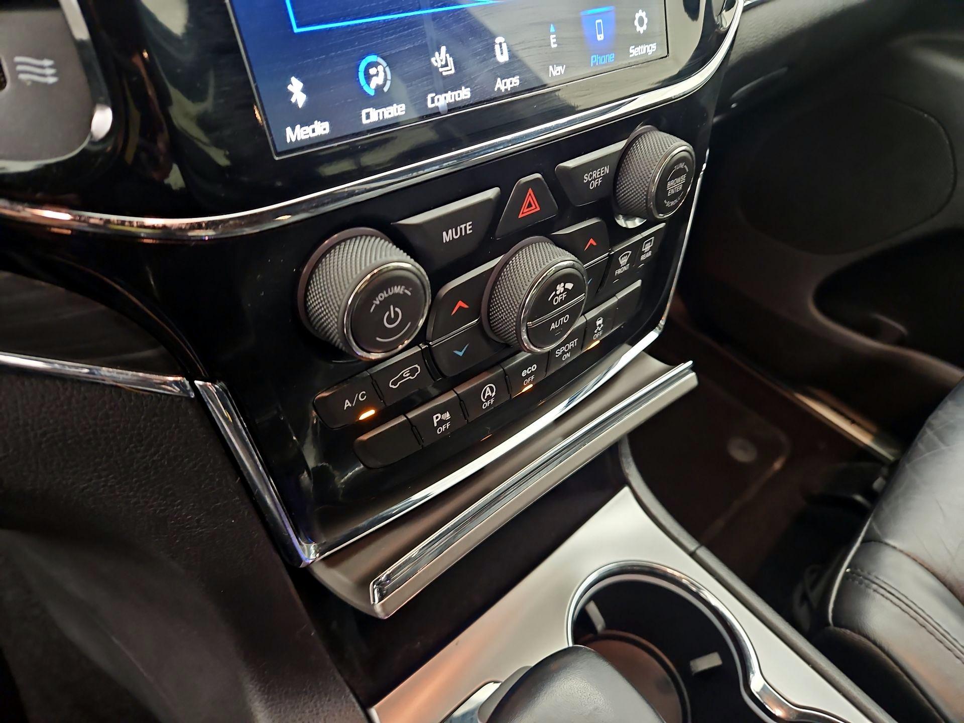 Thumbnail: 2020 Jeep Grand Cherokee - 17