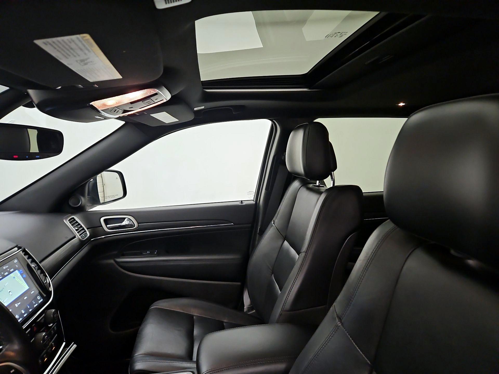 Thumbnail: 2020 Jeep Grand Cherokee - 20