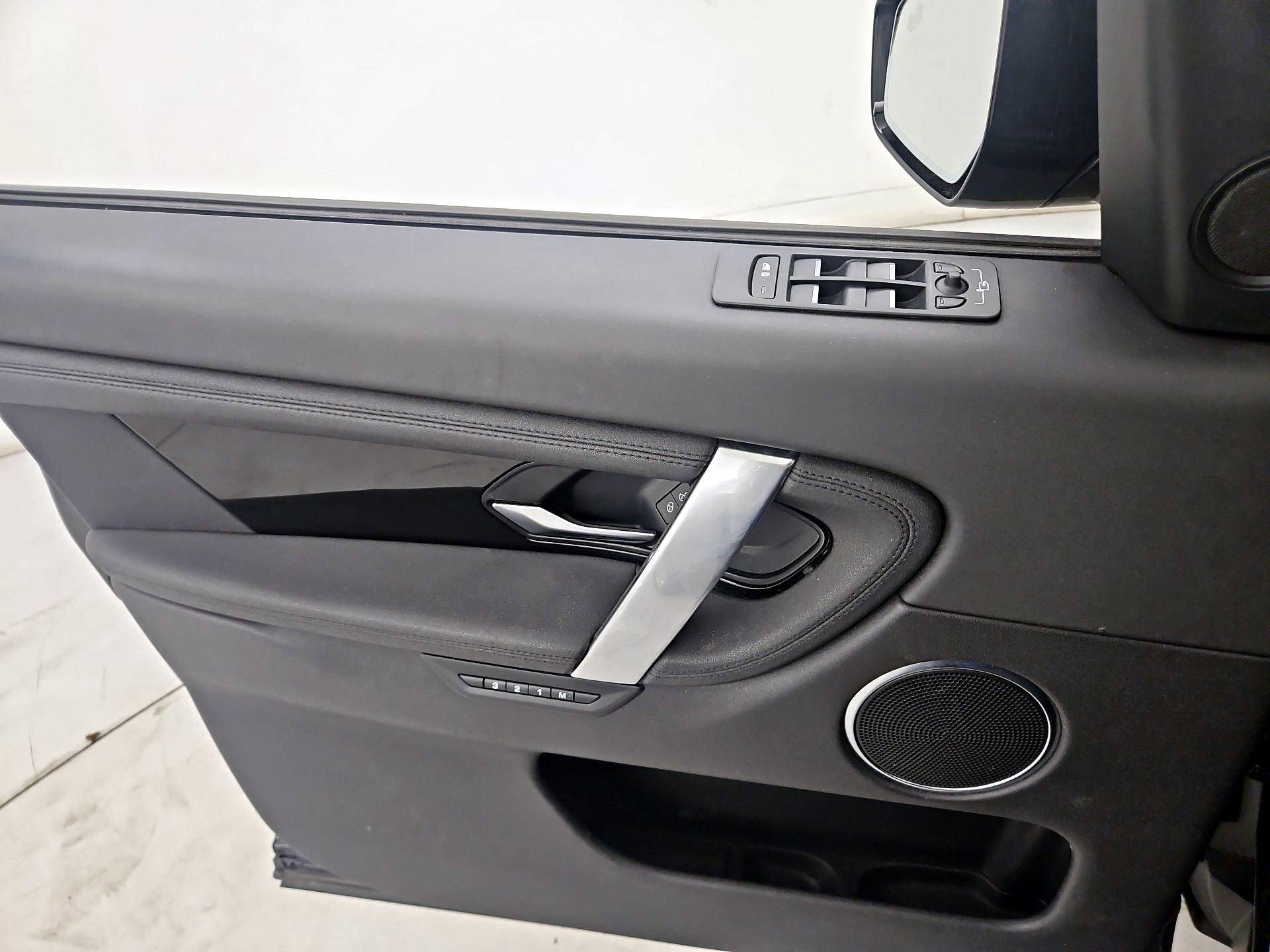 Thumbnail: 2020 Land Rover Discovery Sport - 12