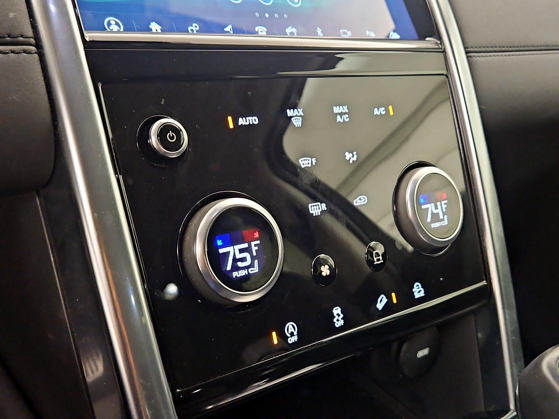 Thumbnail: 2020 Land Rover Discovery Sport - 17