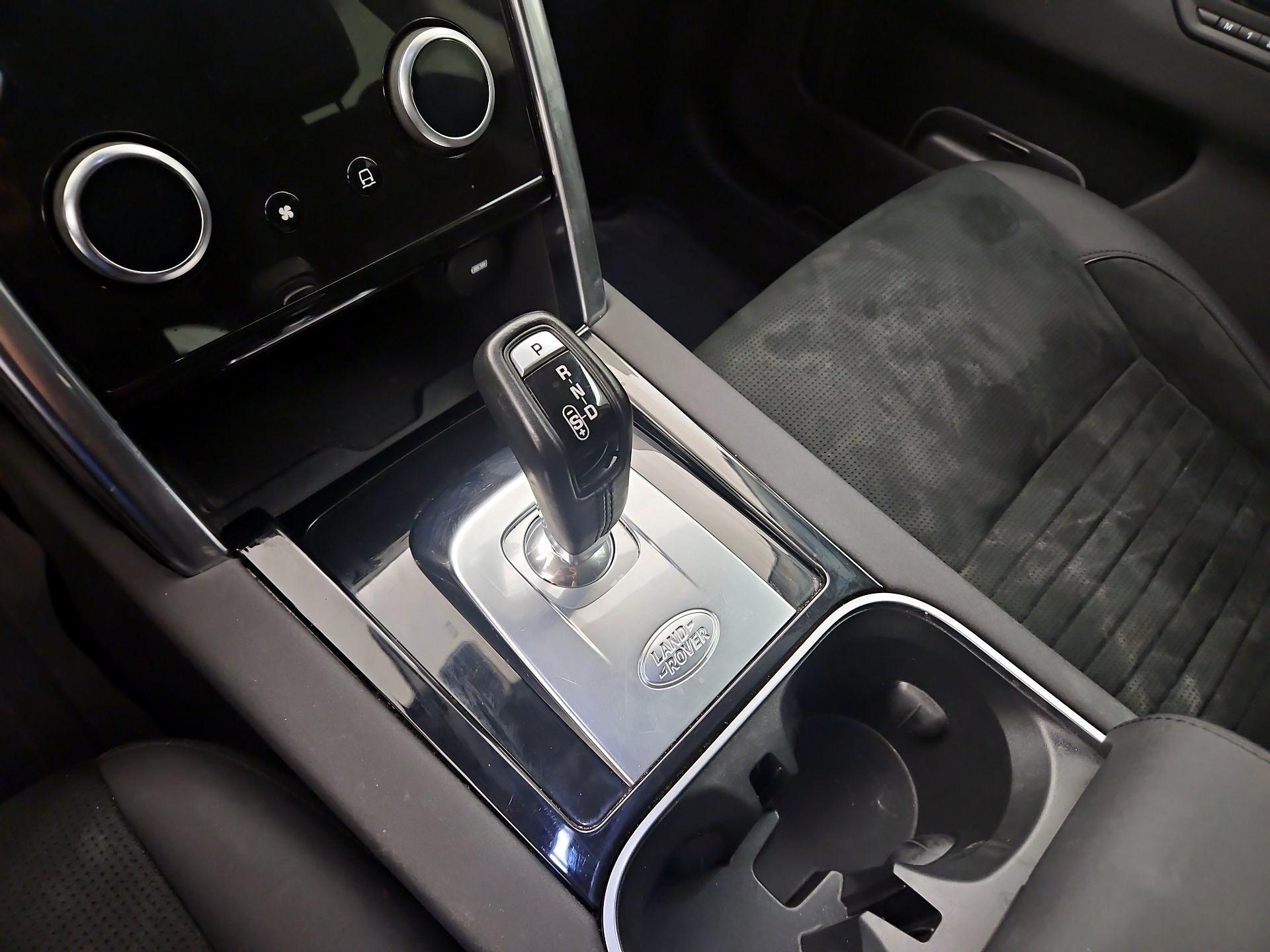 Thumbnail: 2020 Land Rover Discovery Sport - 18