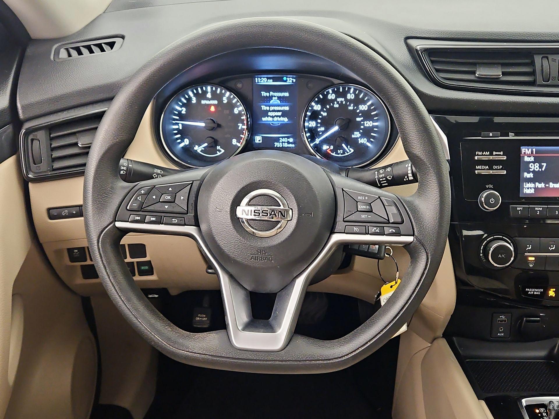 Thumbnail: 2017 Nissan Rogue - 10