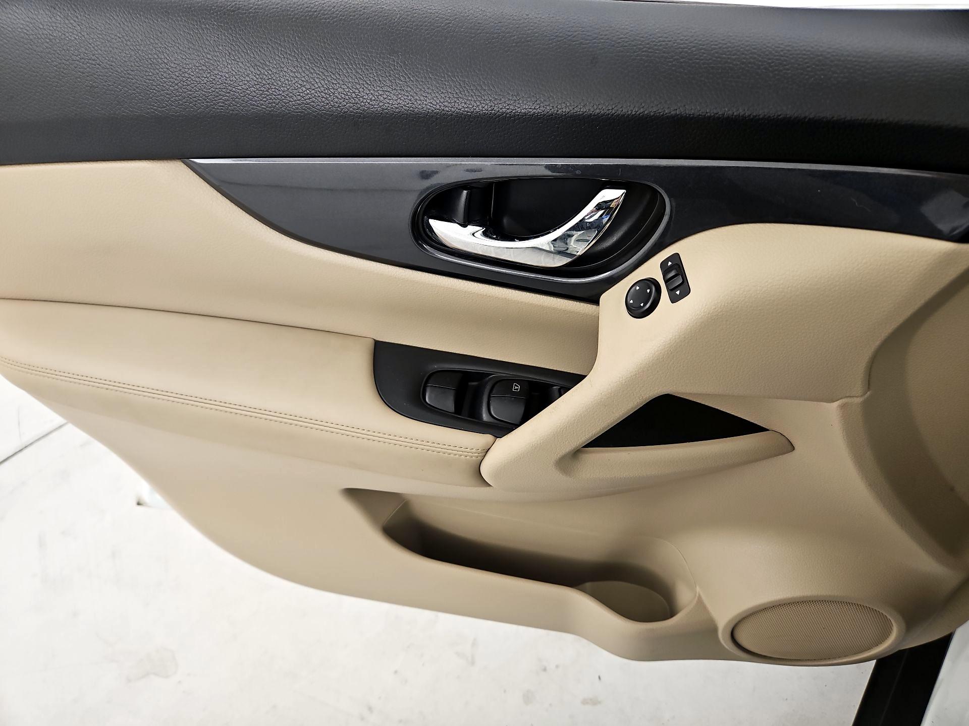 Thumbnail: 2017 Nissan Rogue - 12