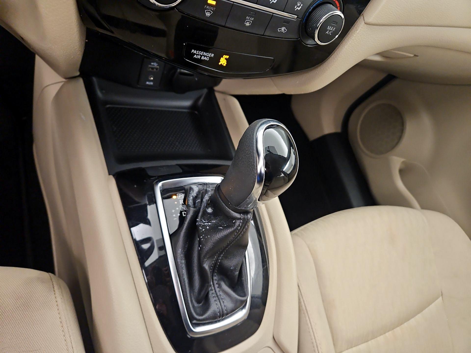 Thumbnail: 2017 Nissan Rogue - 17