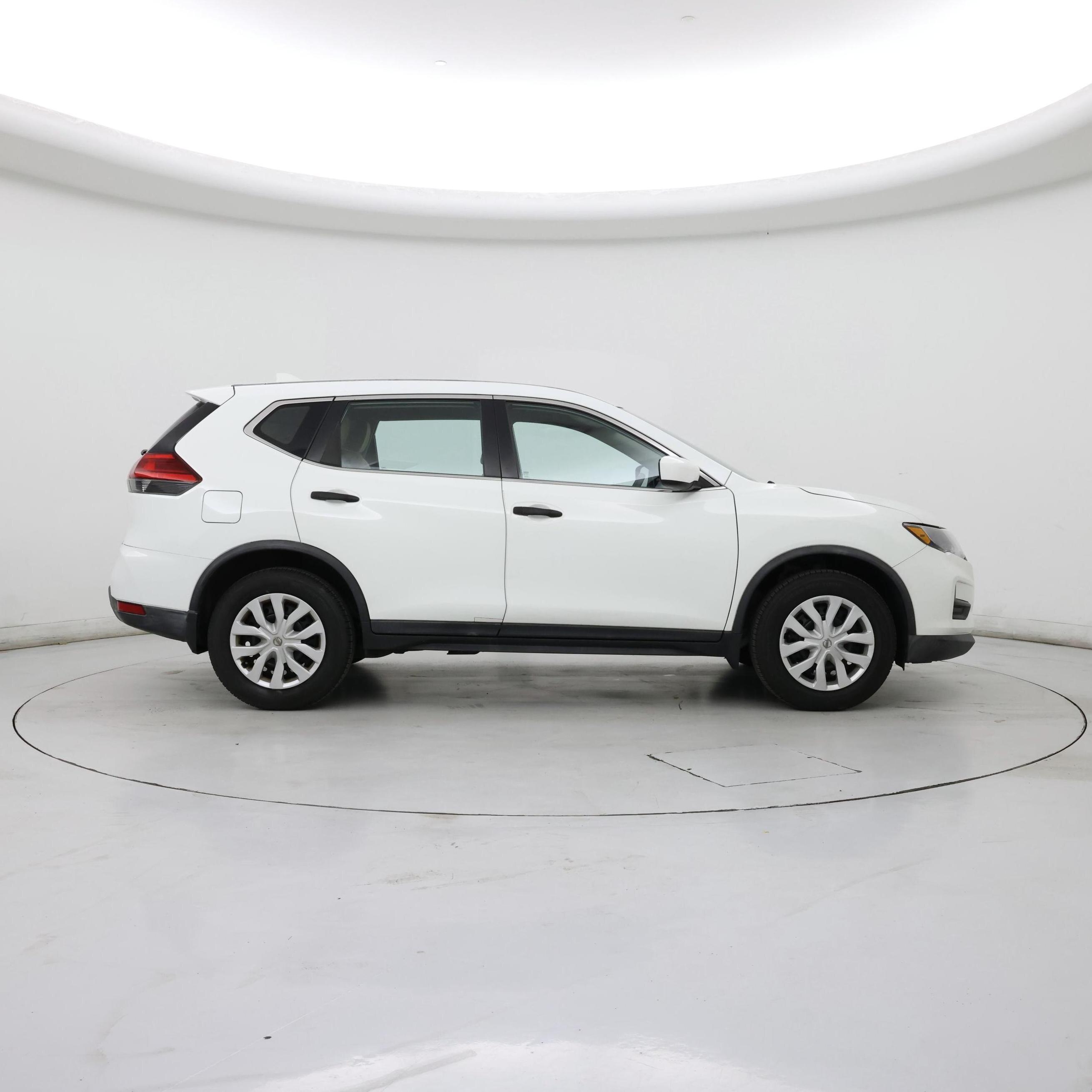 Thumbnail: 2017 Nissan Rogue - 7