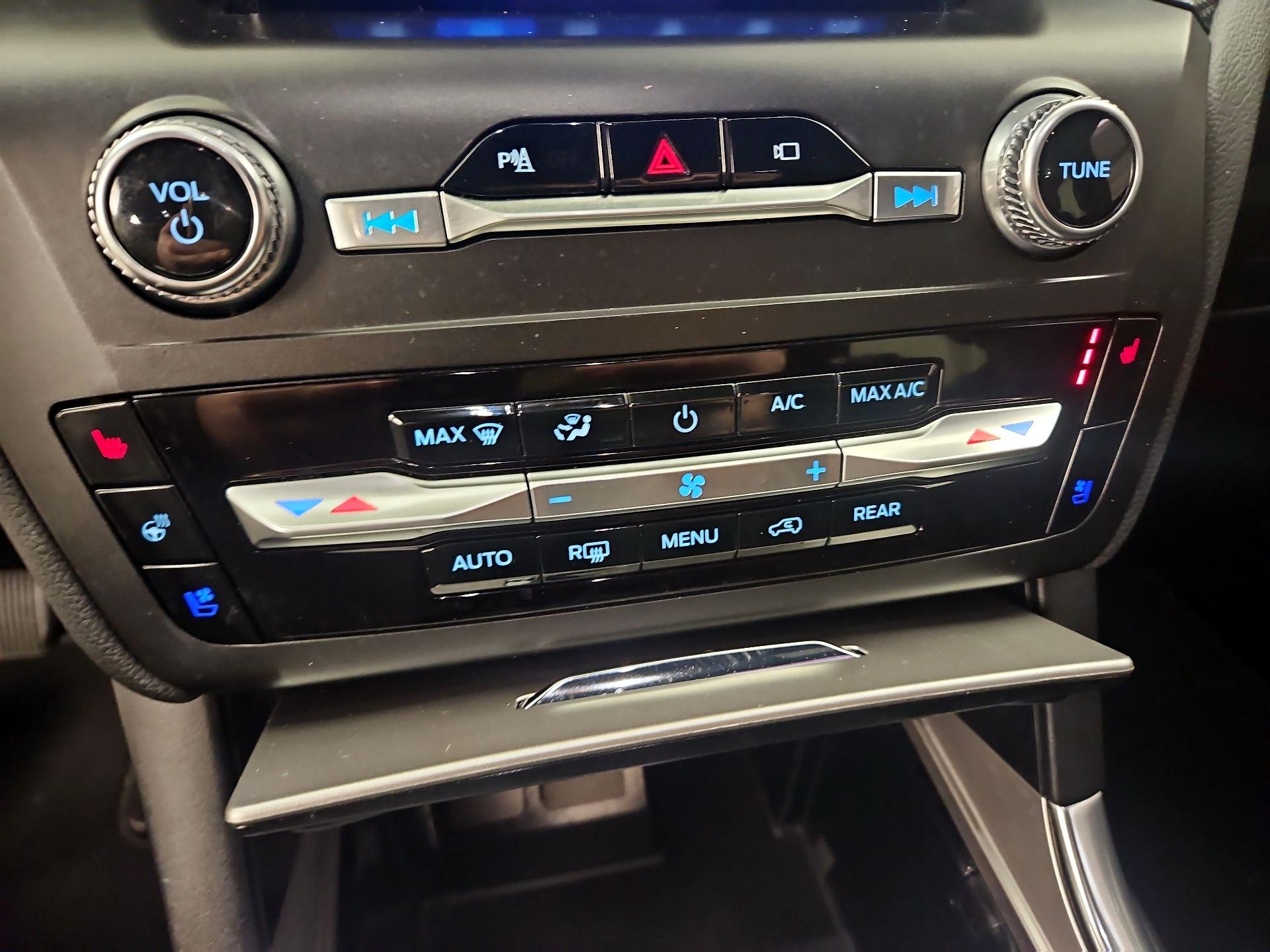 Thumbnail: 2020 Ford Explorer - 17