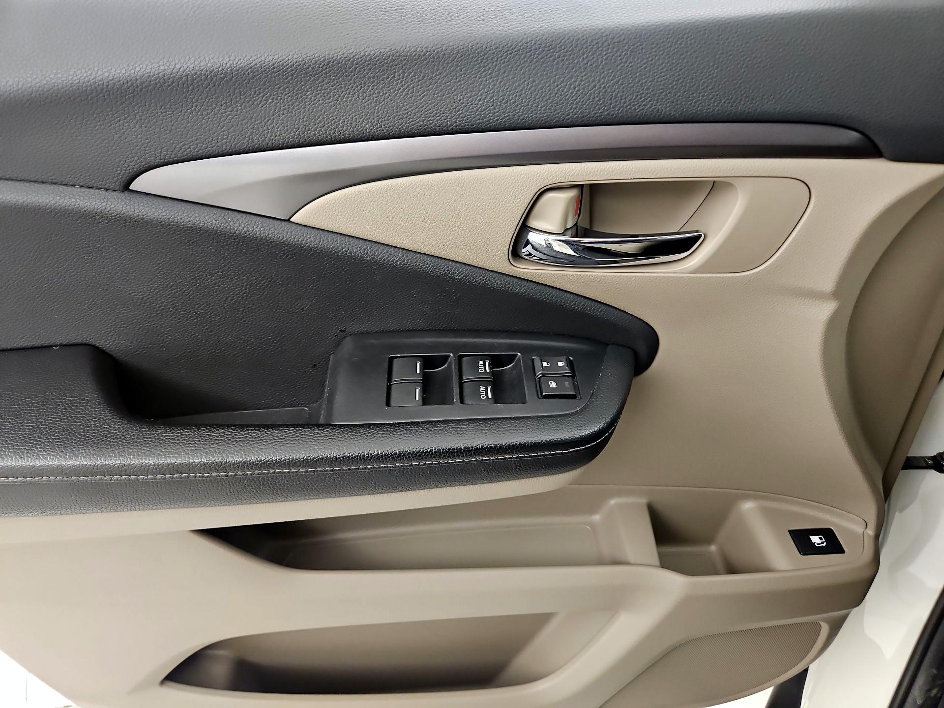 Thumbnail: 2017 Honda Ridgeline - 12