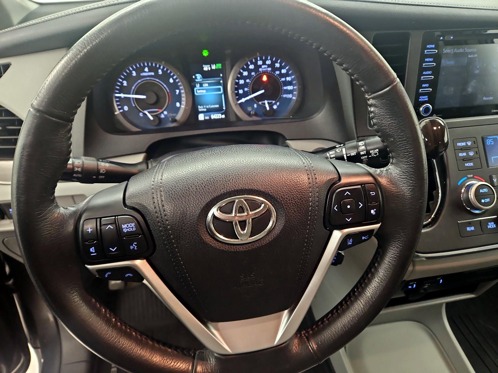 Thumbnail: 2018 Toyota Sienna - 10