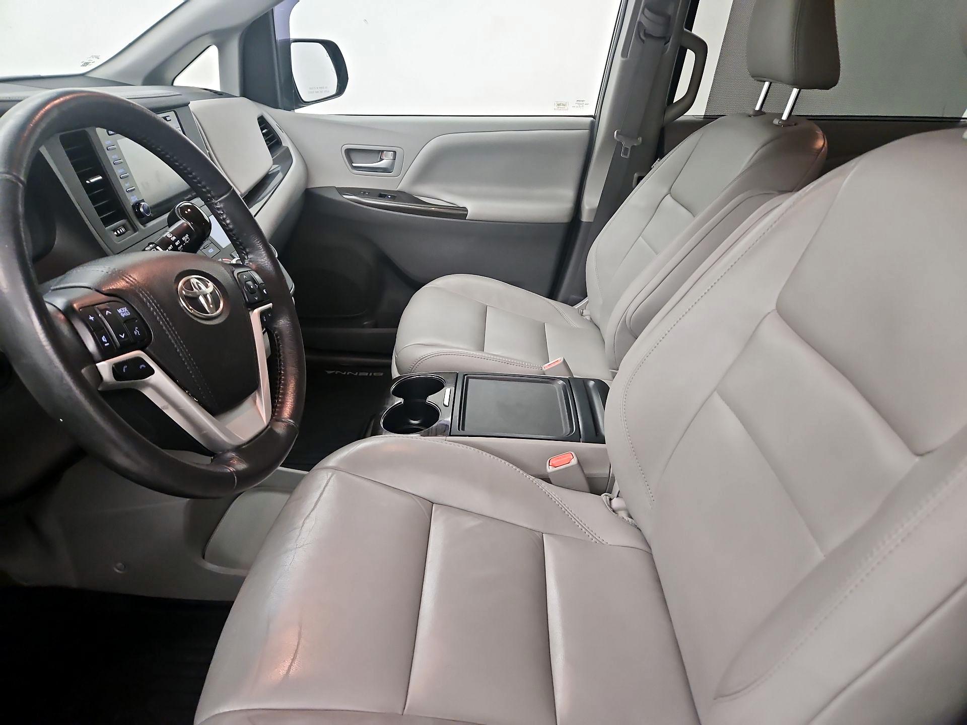 Thumbnail: 2018 Toyota Sienna - 11