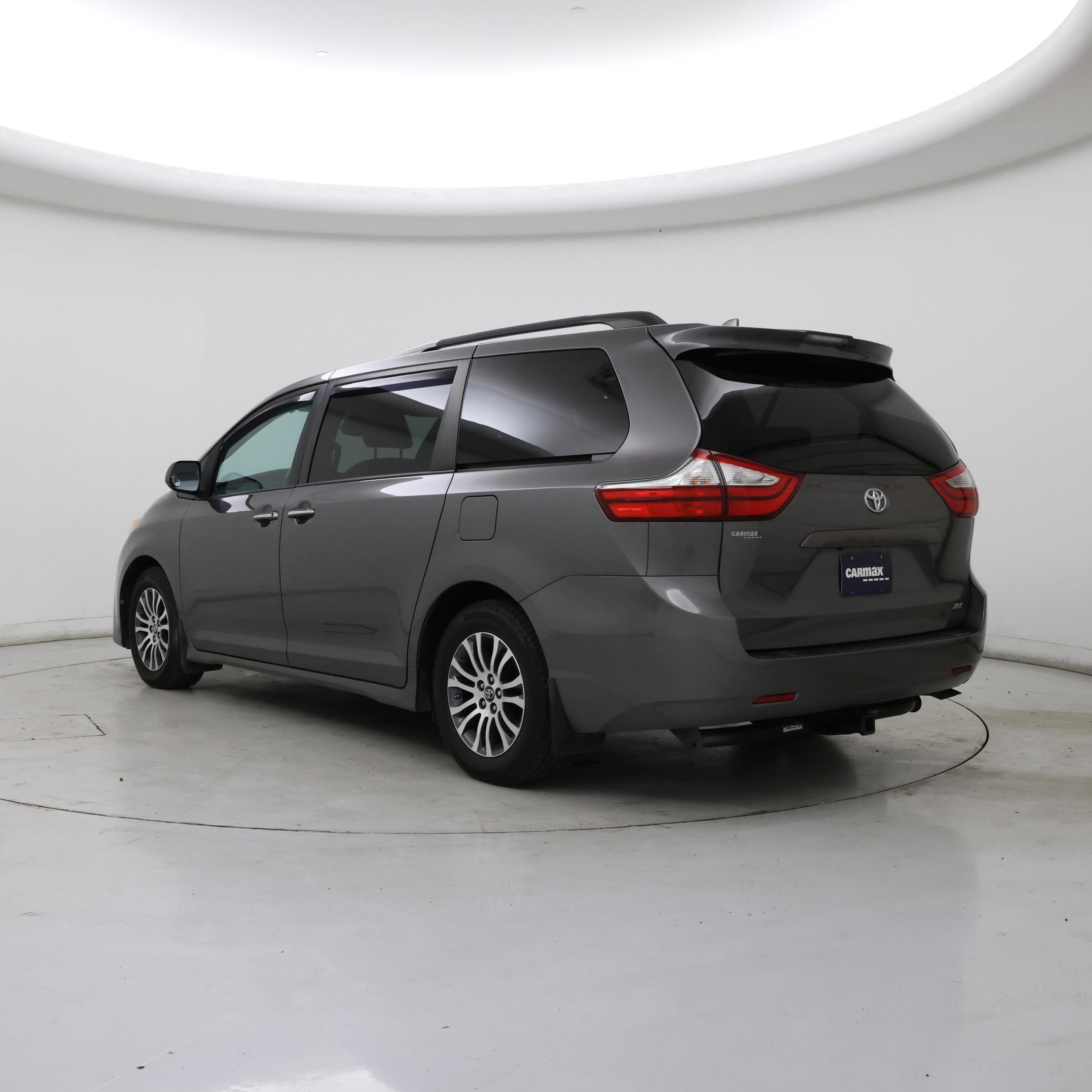 Thumbnail: 2018 Toyota Sienna - 2