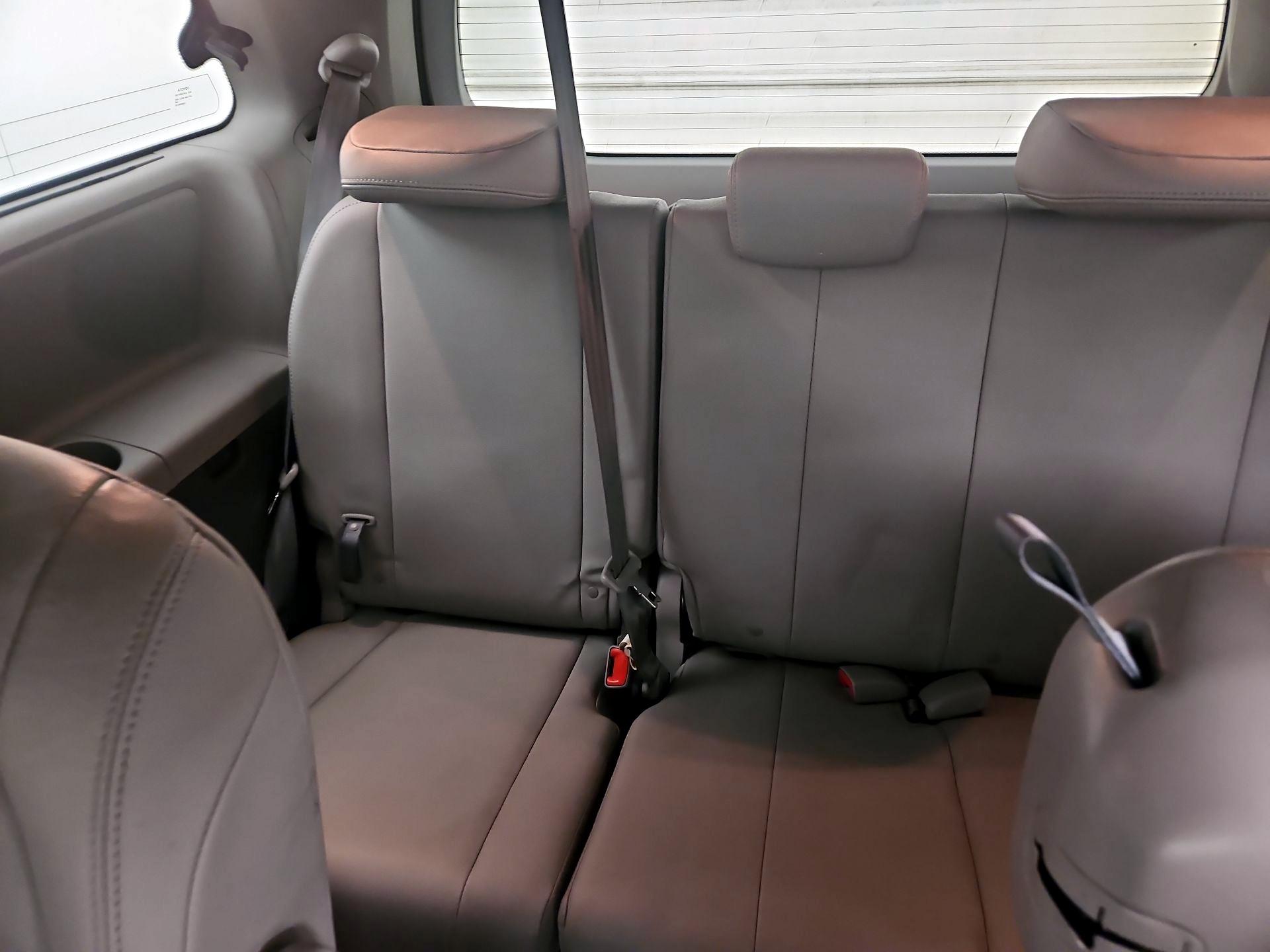 Thumbnail: 2018 Toyota Sienna - 20