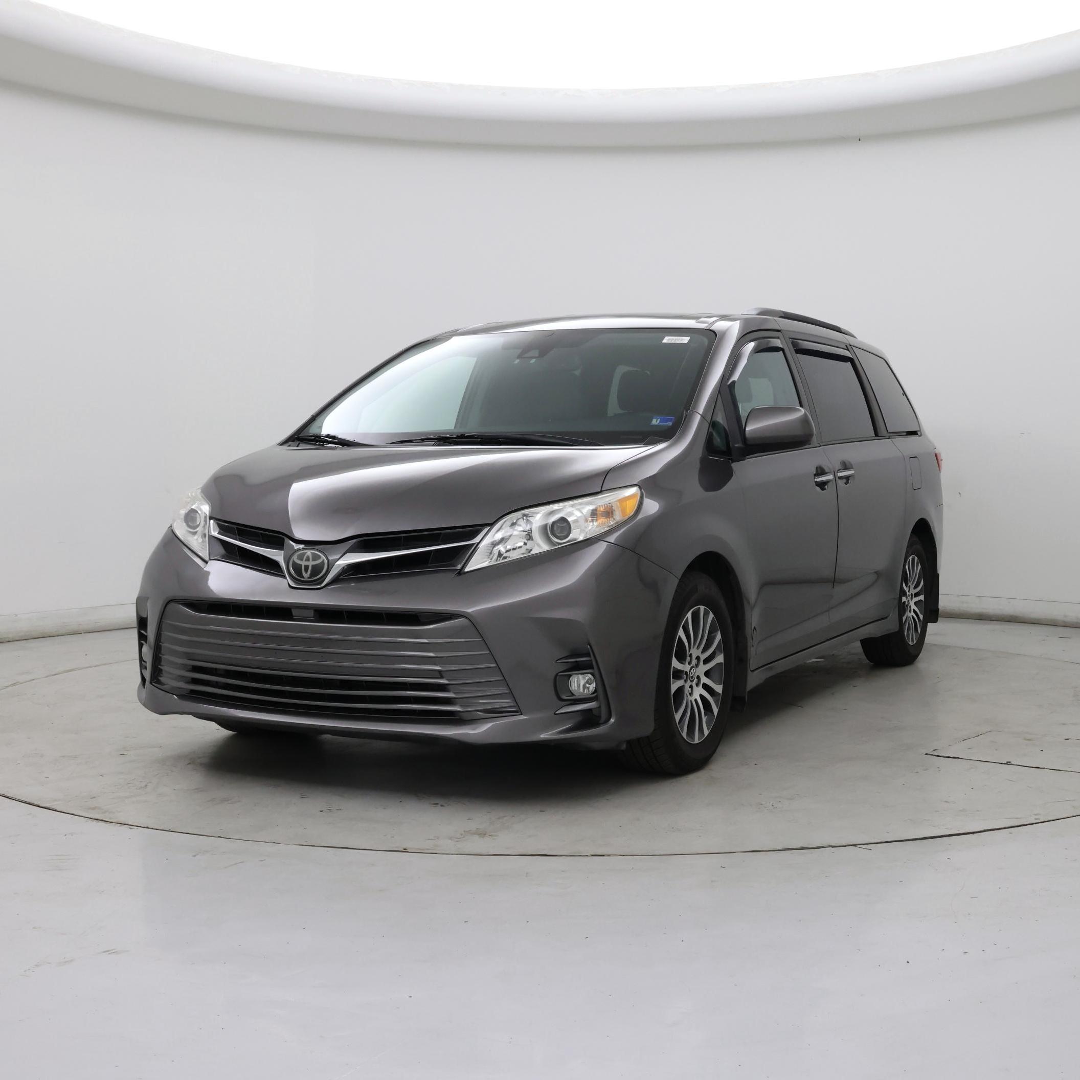 Thumbnail: 2018 Toyota Sienna - 4