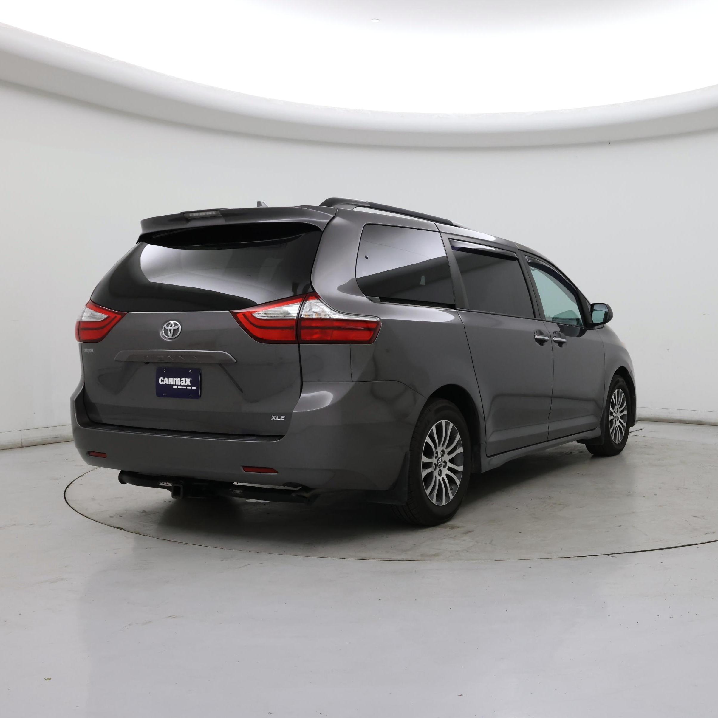 Thumbnail: 2018 Toyota Sienna - 8