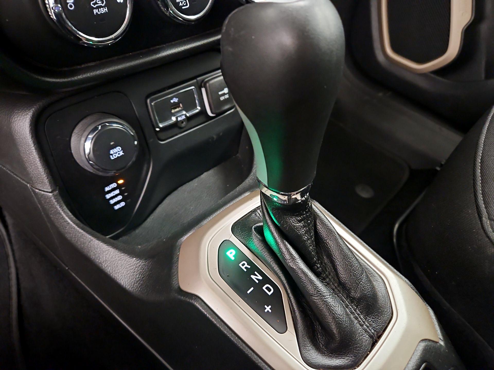 Thumbnail: 2016 Jeep Renegade - 17