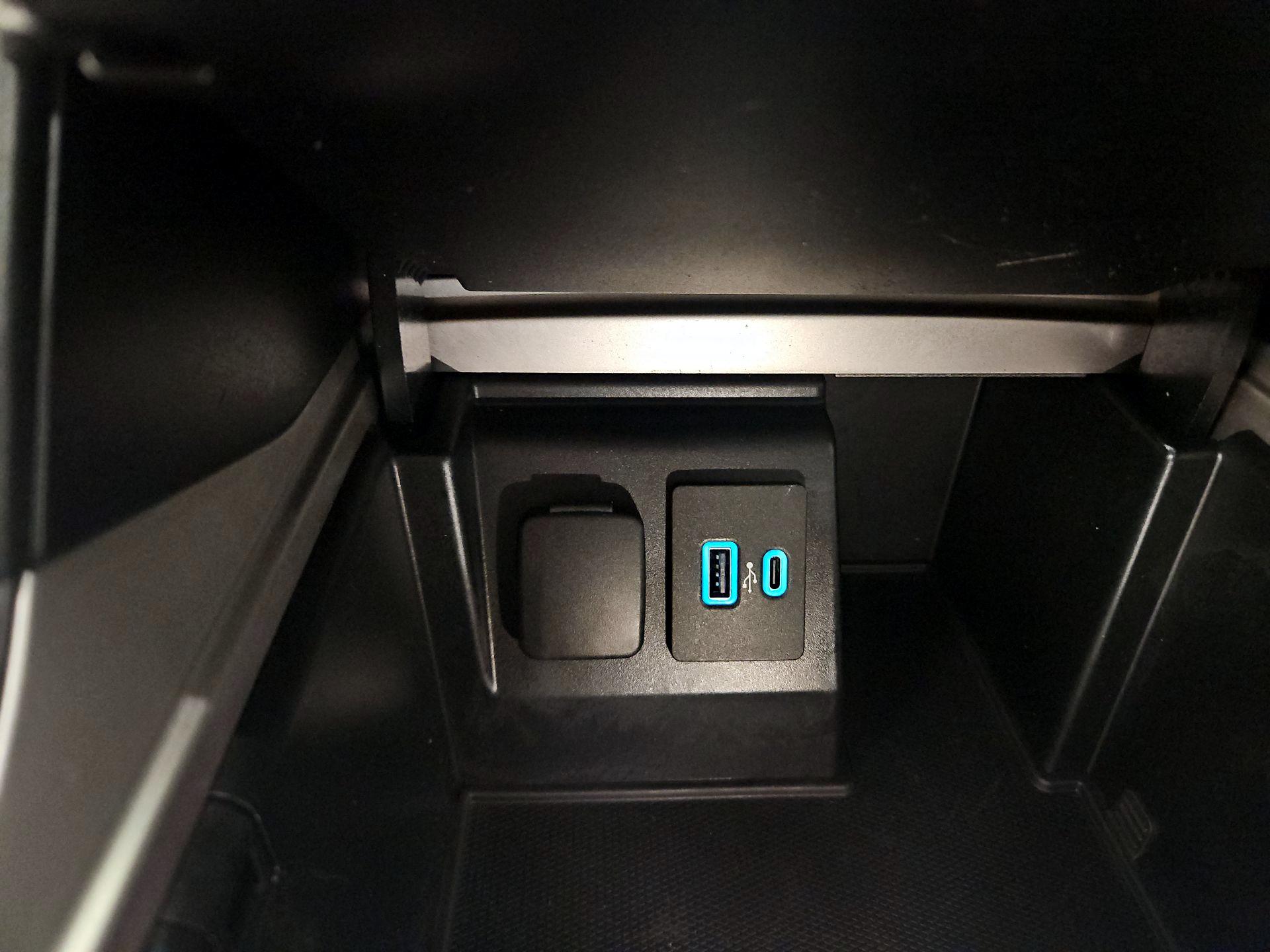 Thumbnail: 2020 Ford Explorer - 18