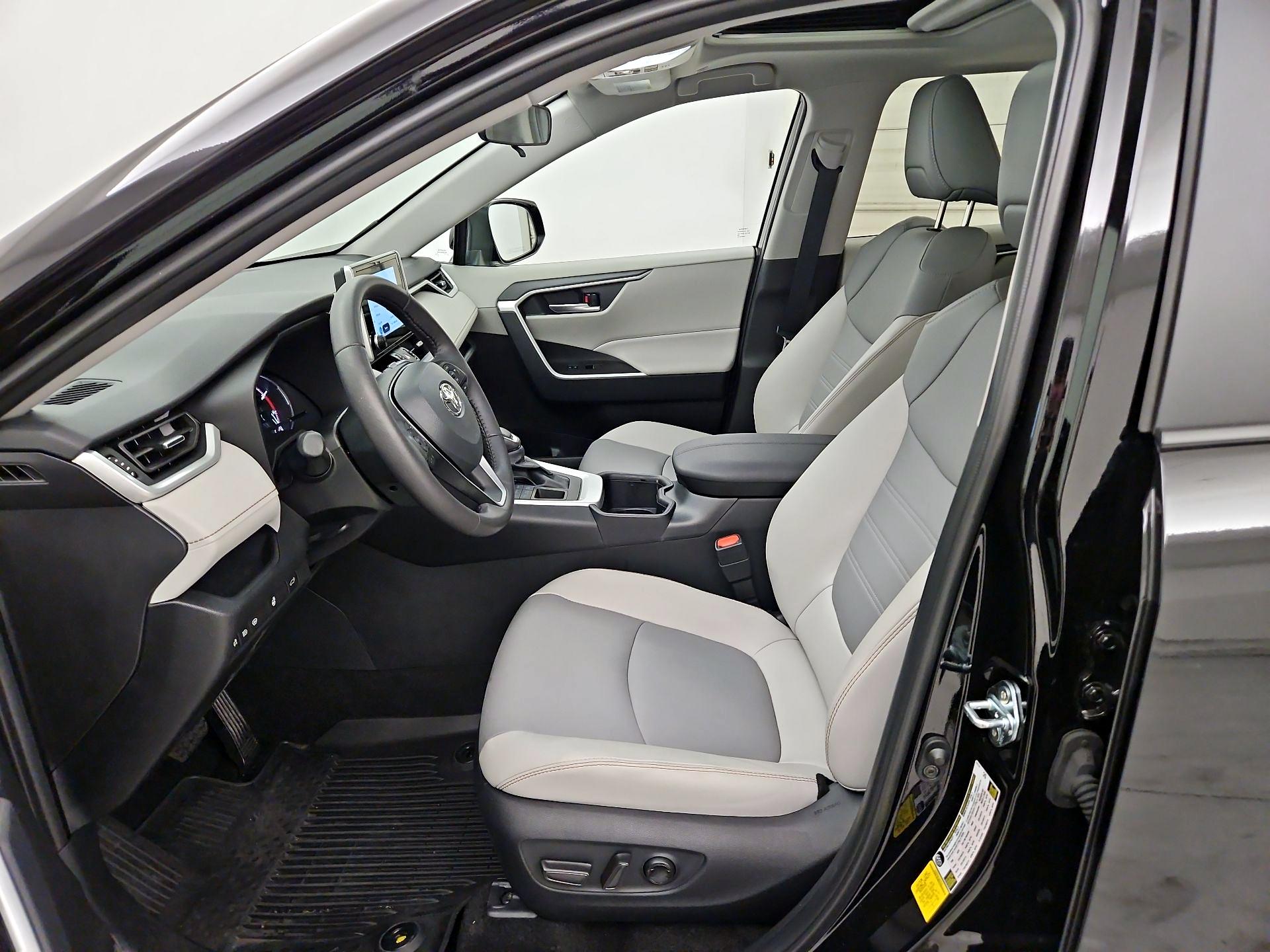 Thumbnail: 2025 Toyota RAV4 - 11