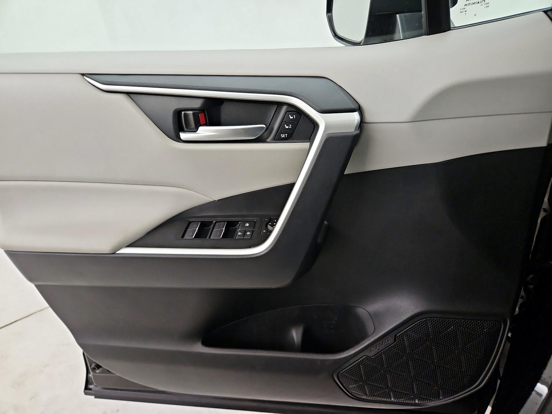 Thumbnail: 2025 Toyota RAV4 - 12