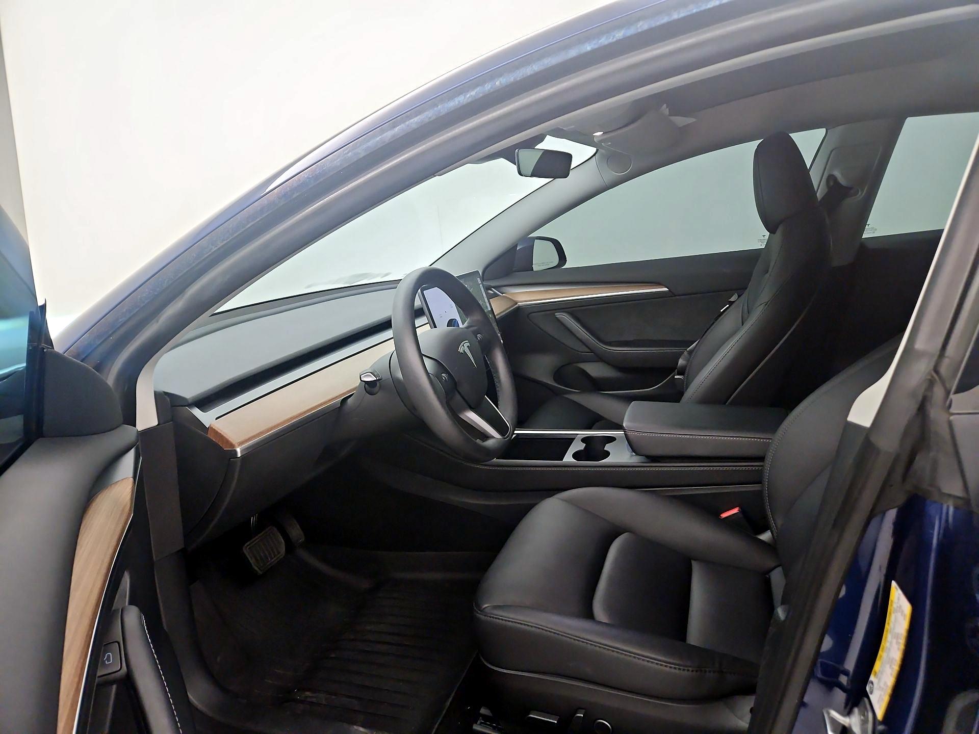 Thumbnail: 2023 Tesla Model 3 - 11