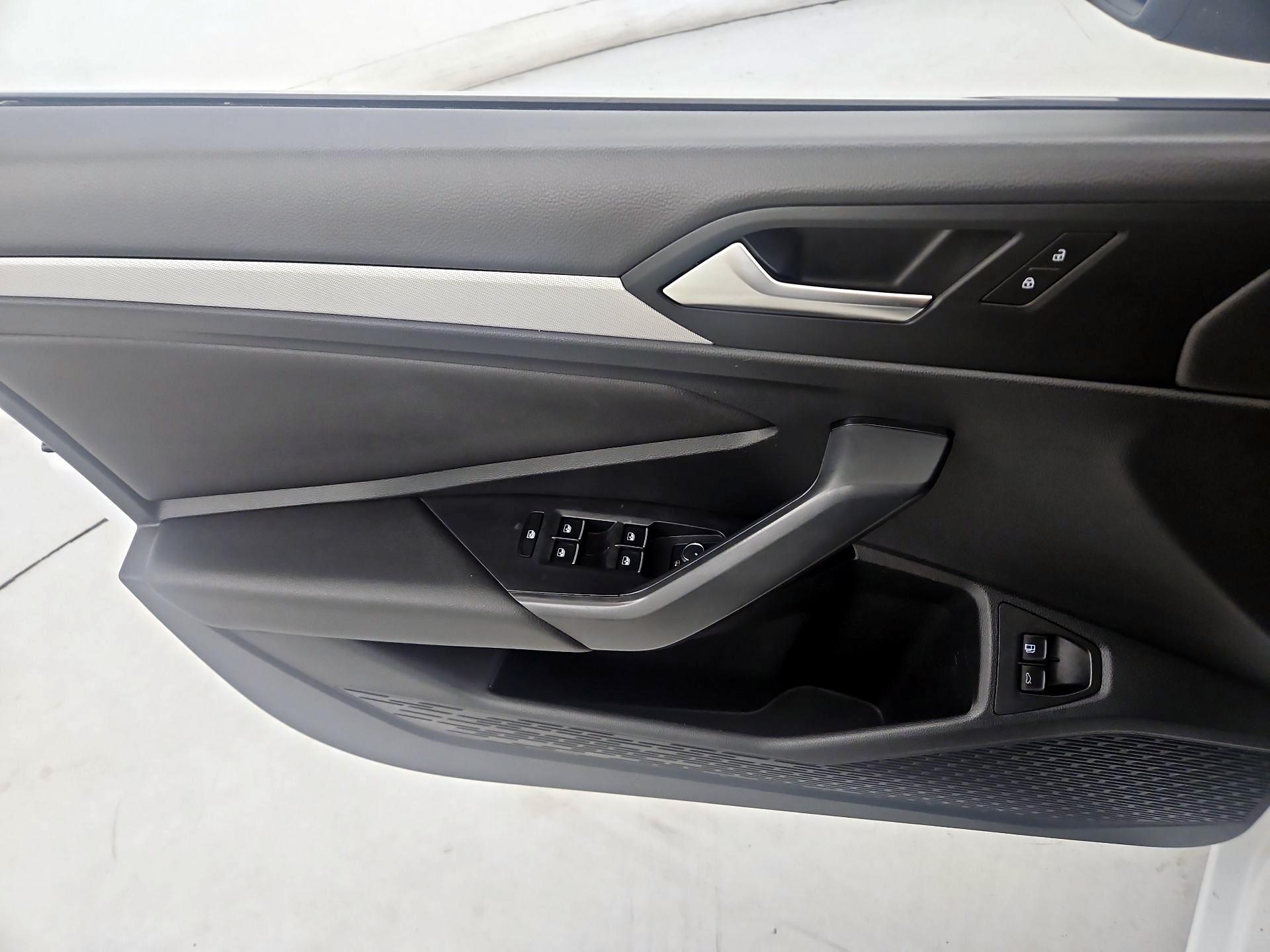 Thumbnail: 2021 Volkswagen Jetta - 12