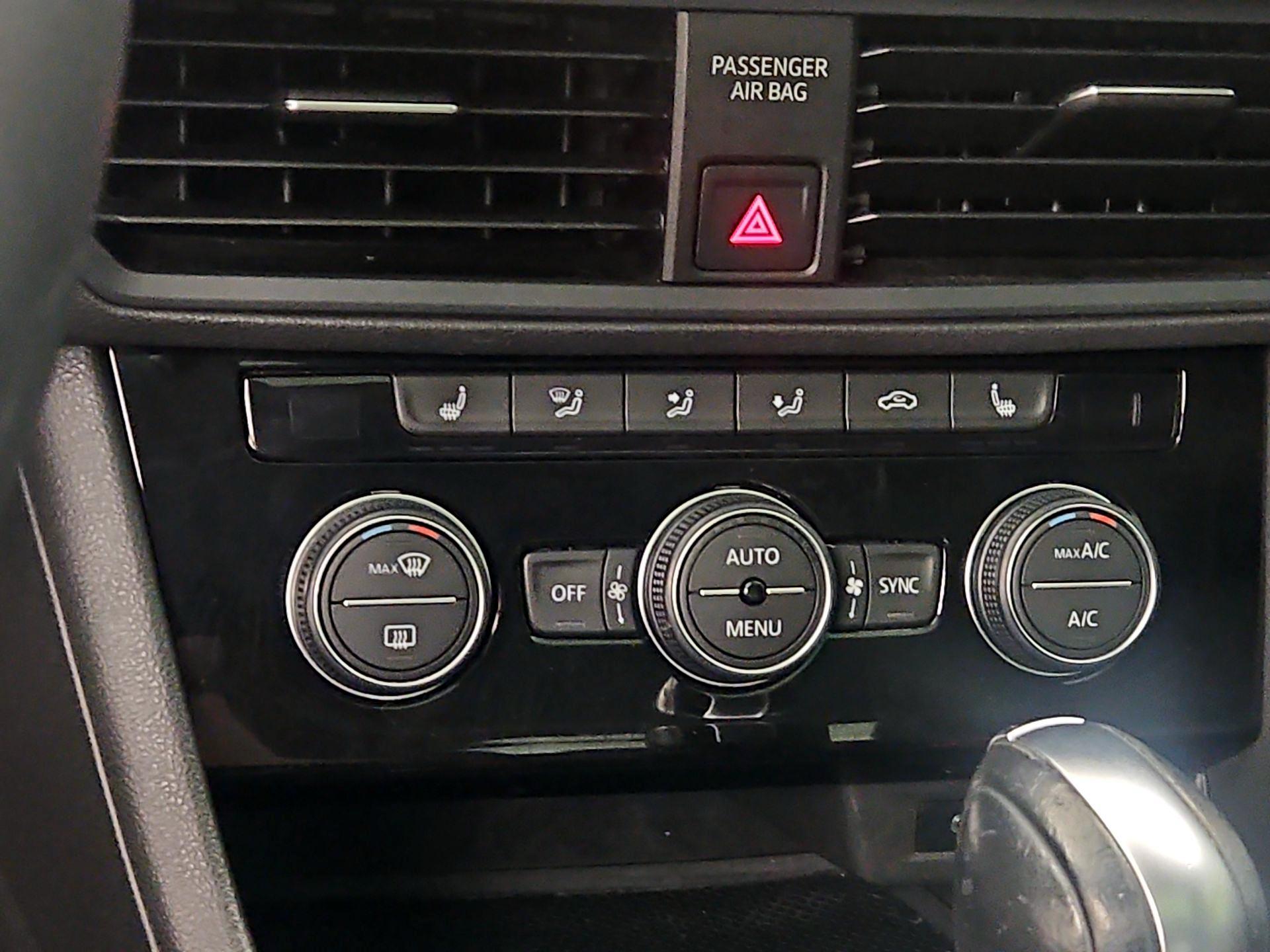 Thumbnail: 2021 Volkswagen Jetta - 16