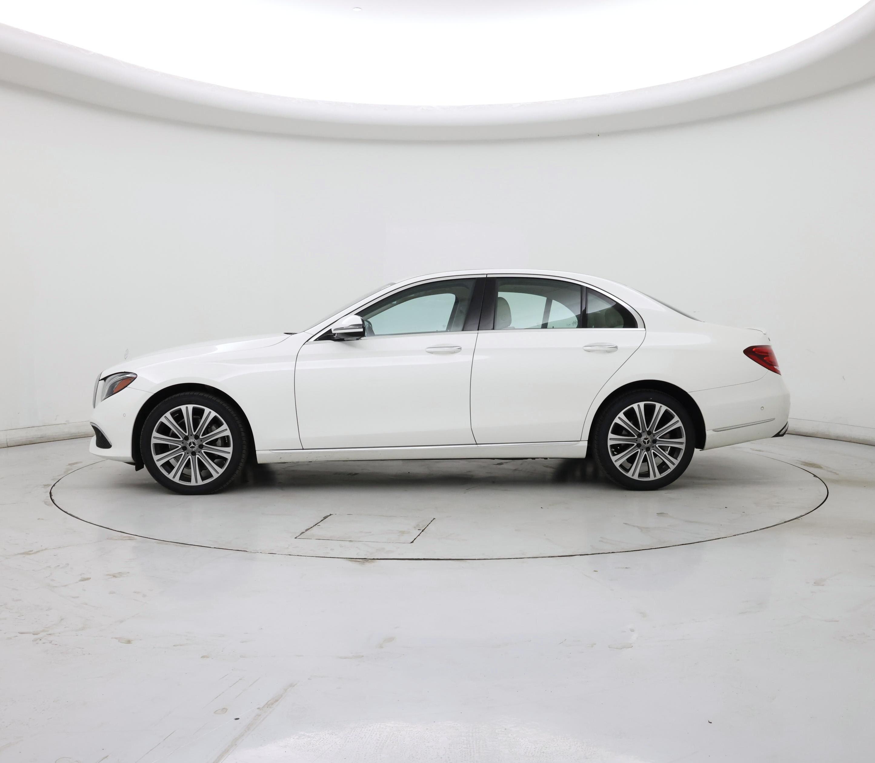 Thumbnail: 2018 Mercedes-Benz E-Class - 3