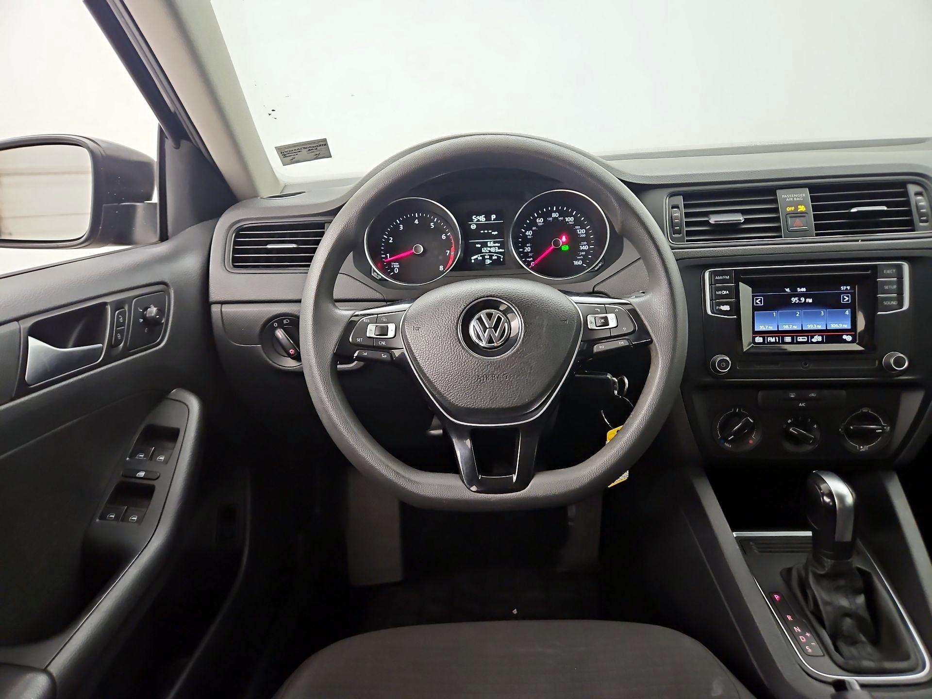 Thumbnail: 2016 Volkswagen Jetta - 10