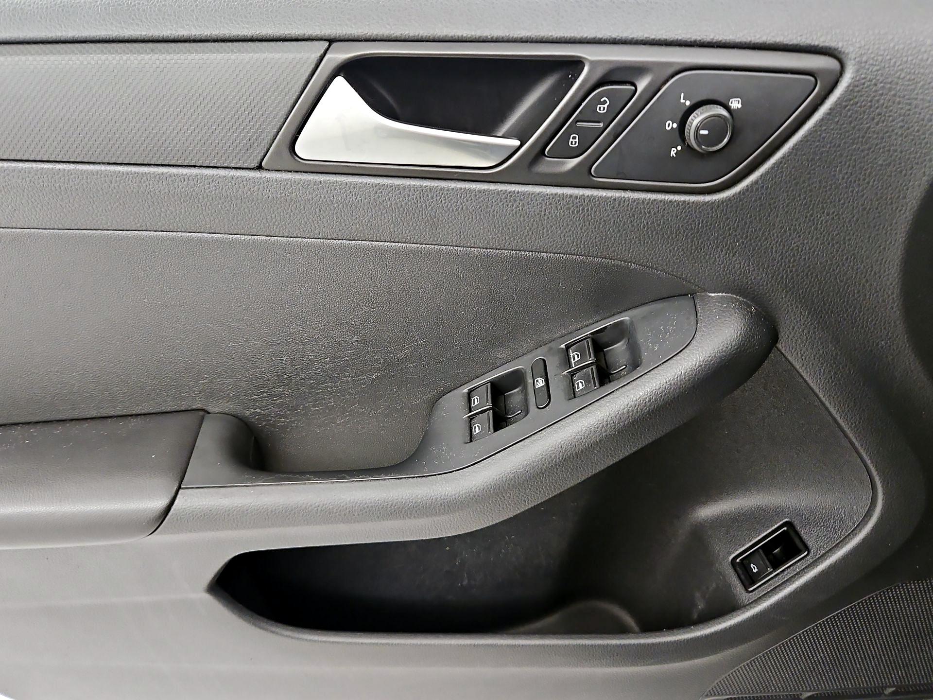 Thumbnail: 2016 Volkswagen Jetta - 12