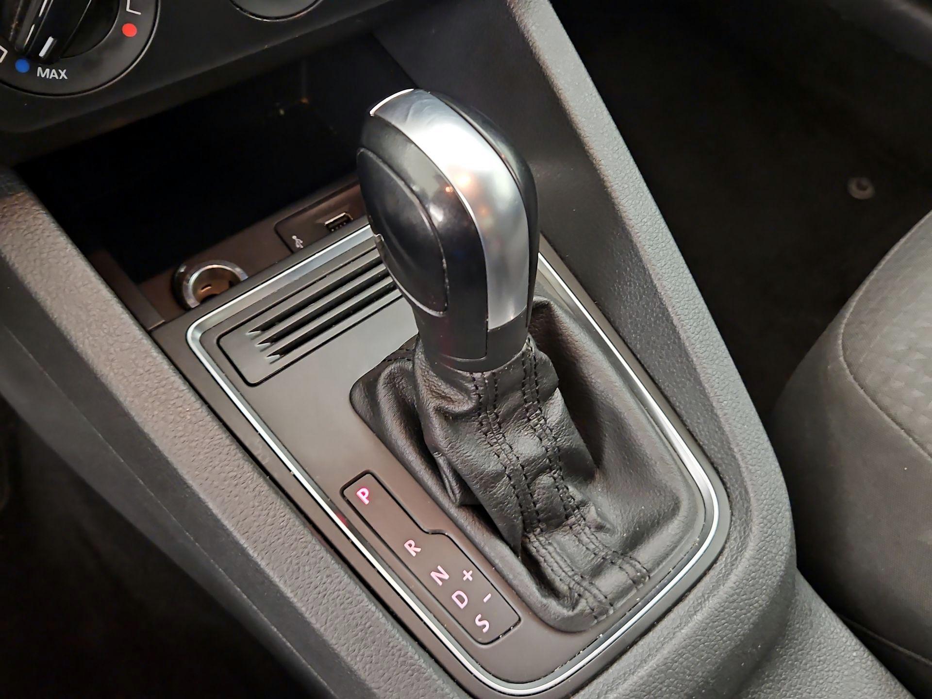 Thumbnail: 2016 Volkswagen Jetta - 16