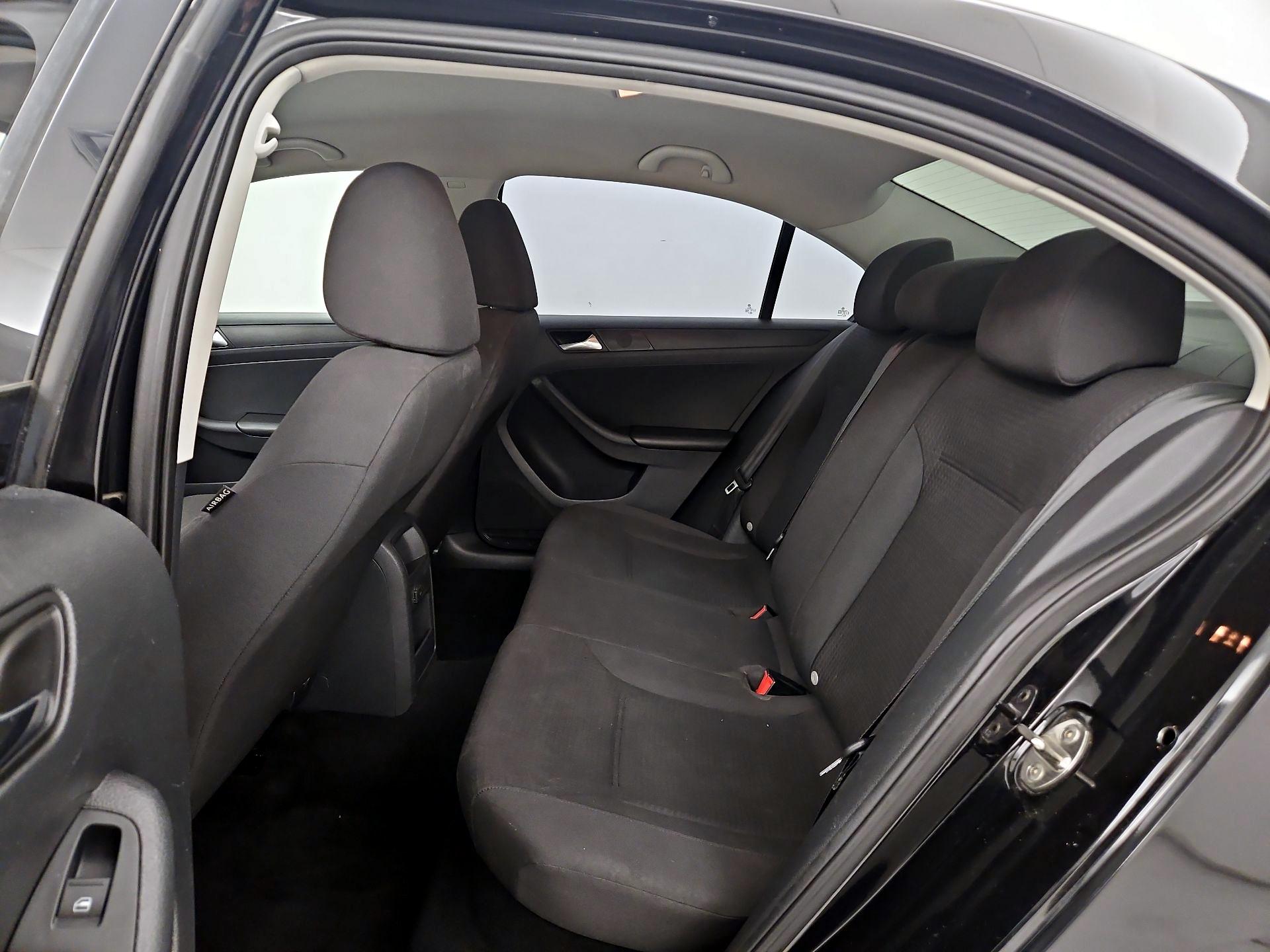 Thumbnail: 2016 Volkswagen Jetta - 18